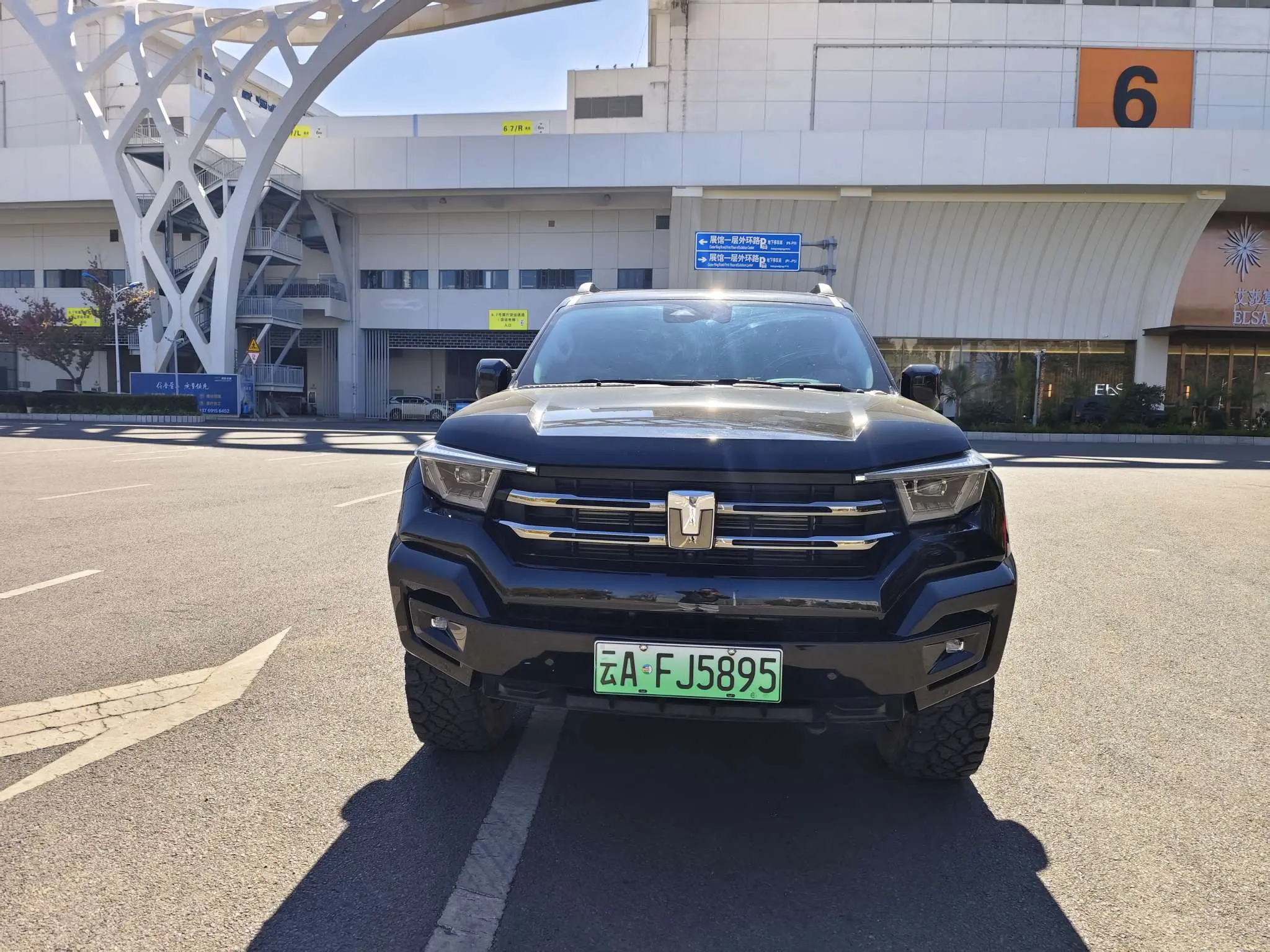 Tank 400 Hi4-T  из Китая