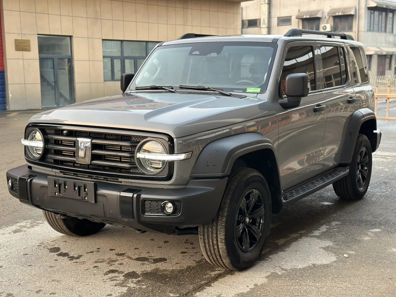 Tank 300  из Китая