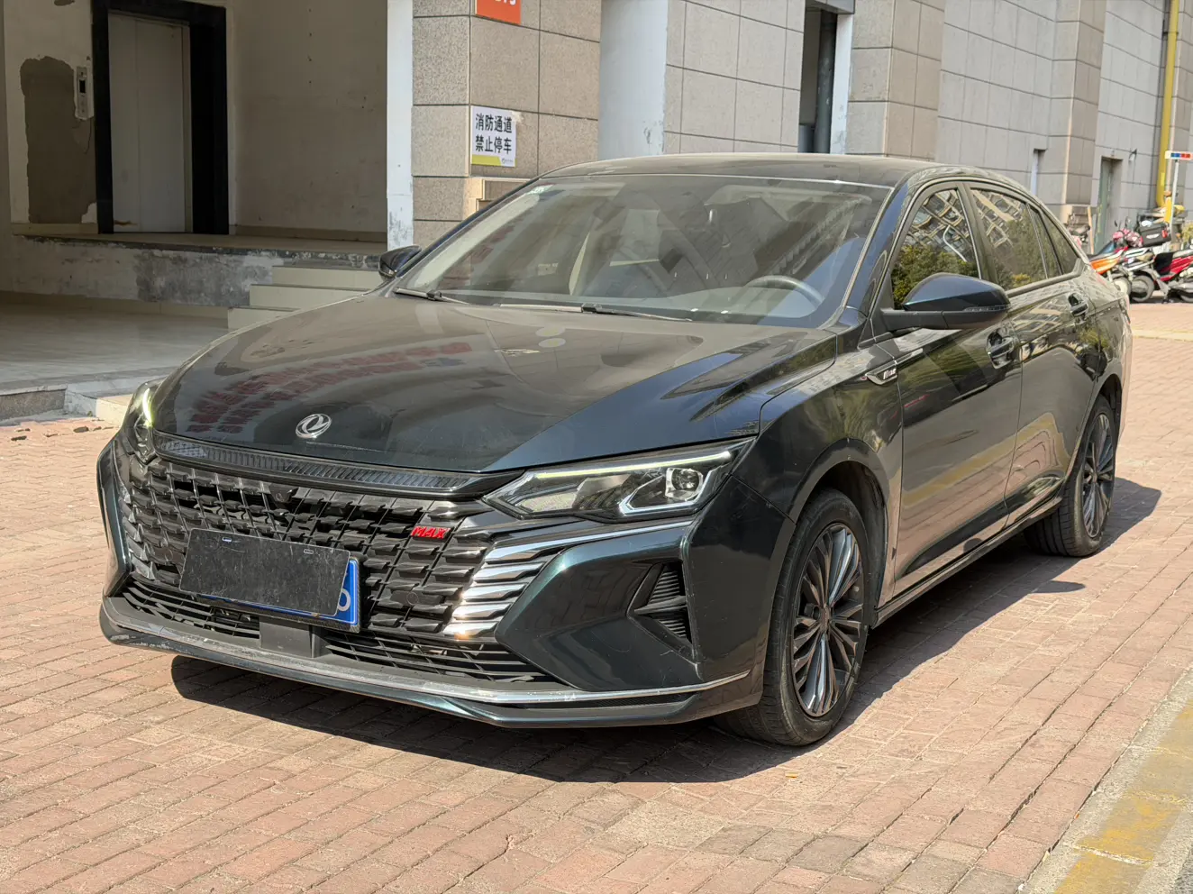 Dongfeng Yixuan MAX  из Китая