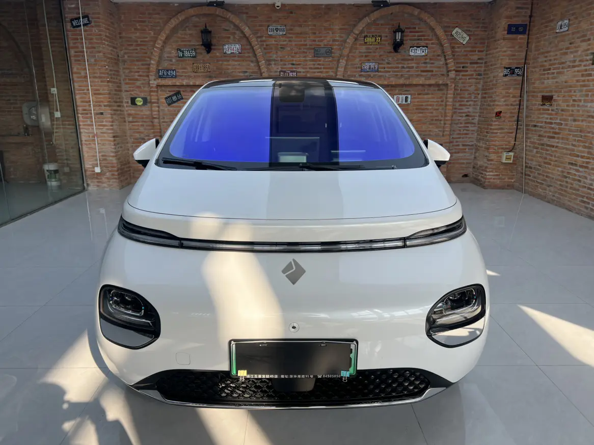 Baojun Clouds  из Китая