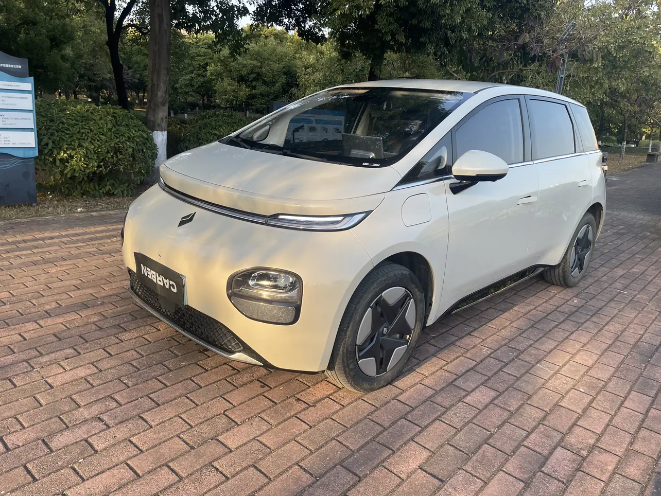 Baojun Clouds  из Китая