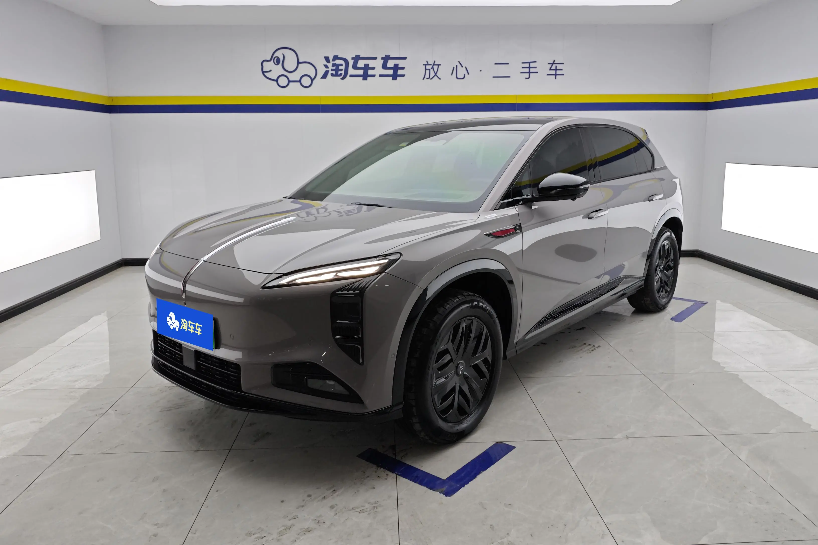 Hongqi Red Flag Tiangong 08  из Китая