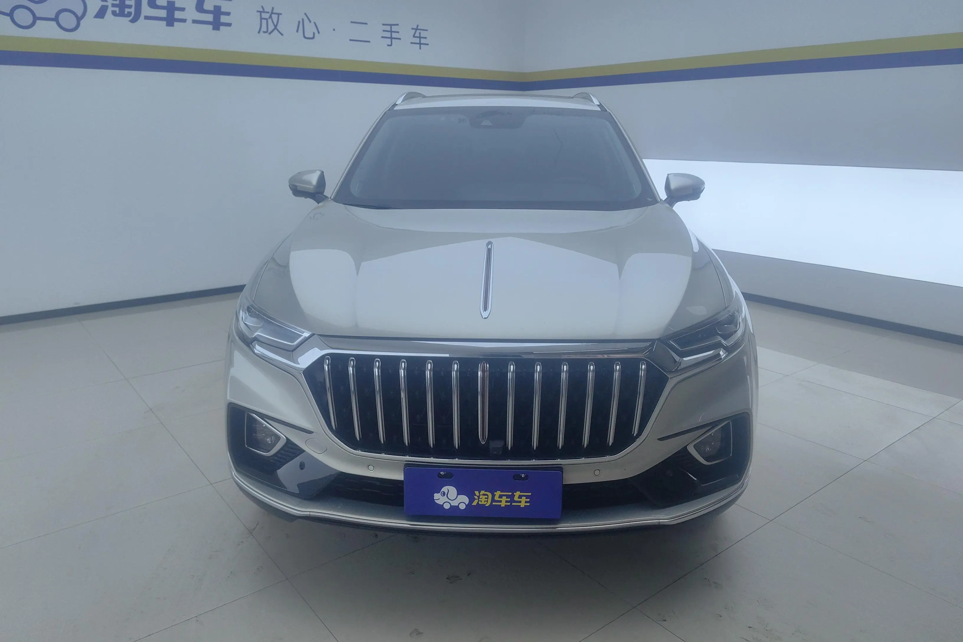 Hongqi HS5  из Китая