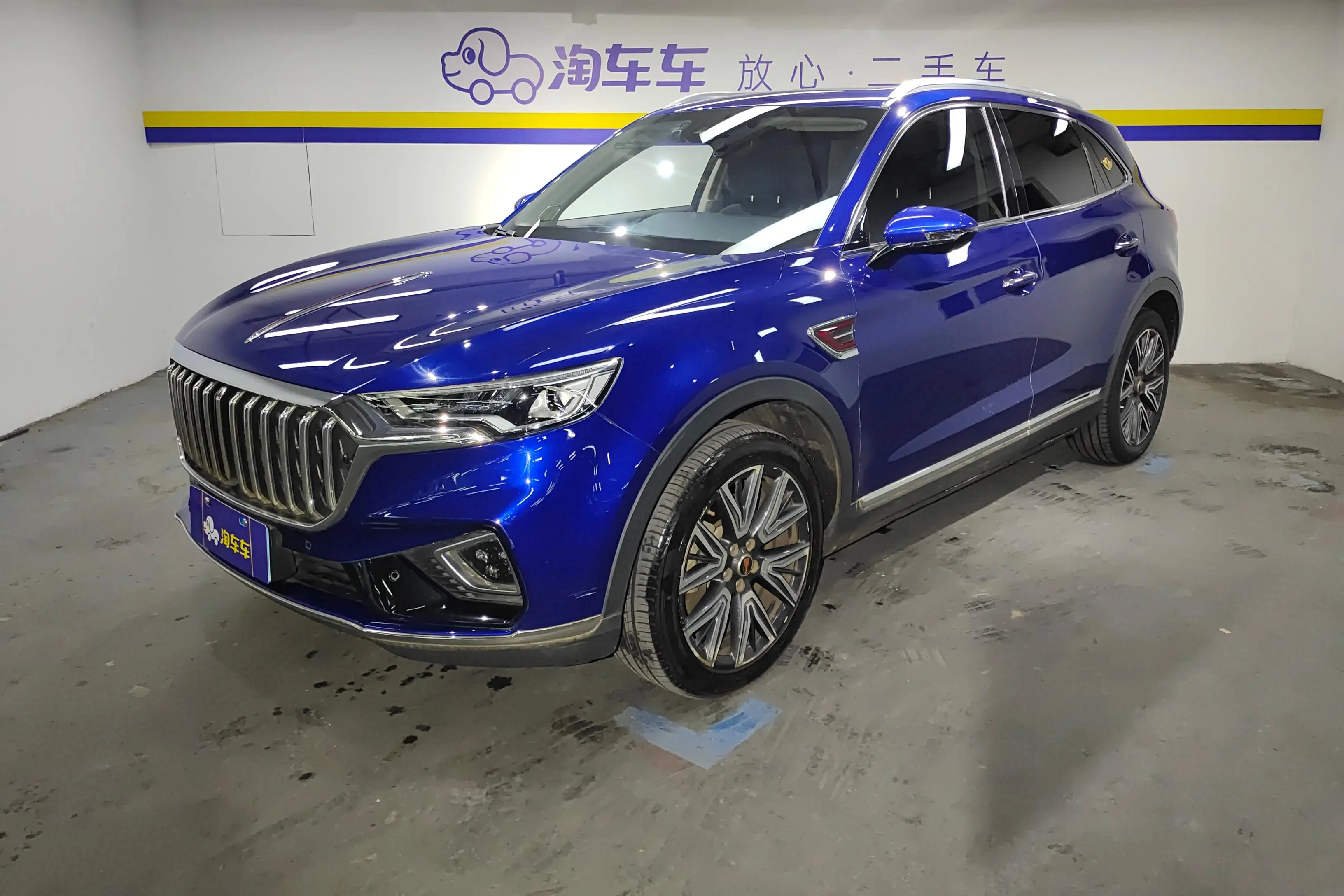 Hongqi HS5  из Китая