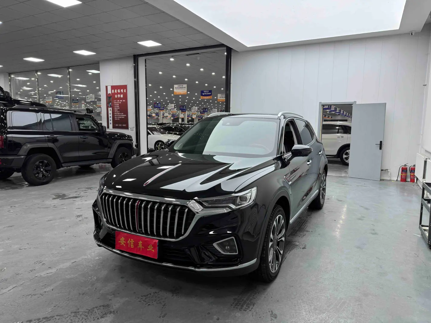 Hongqi HS5  из Китая