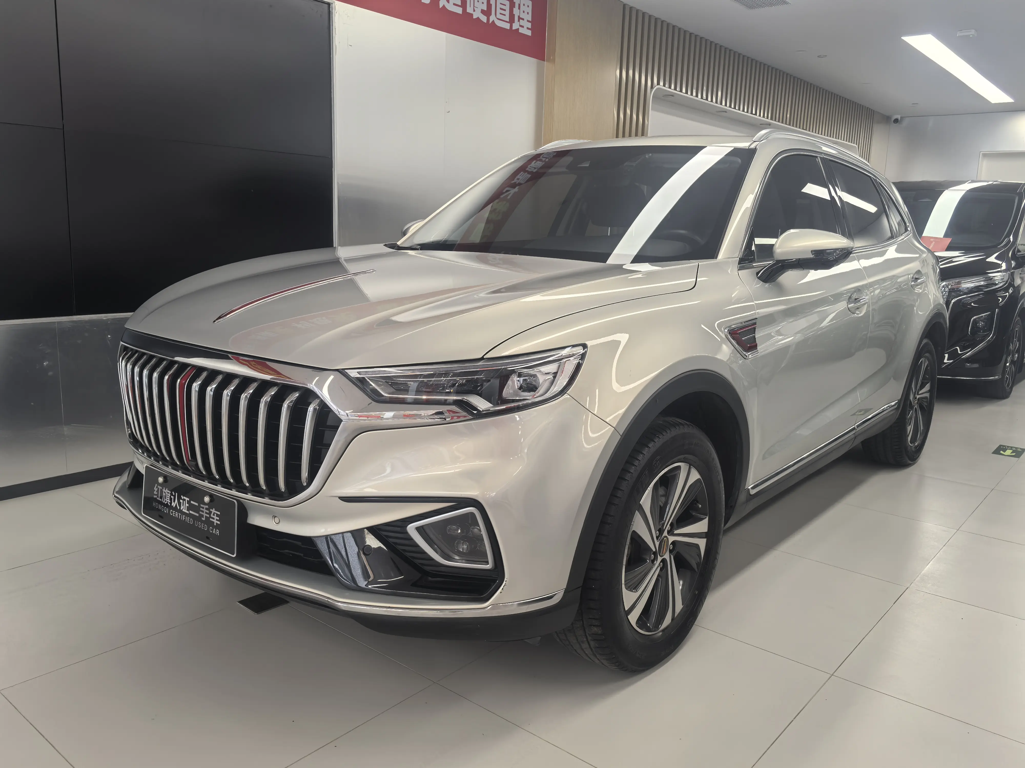 Hongqi HS5  из Китая