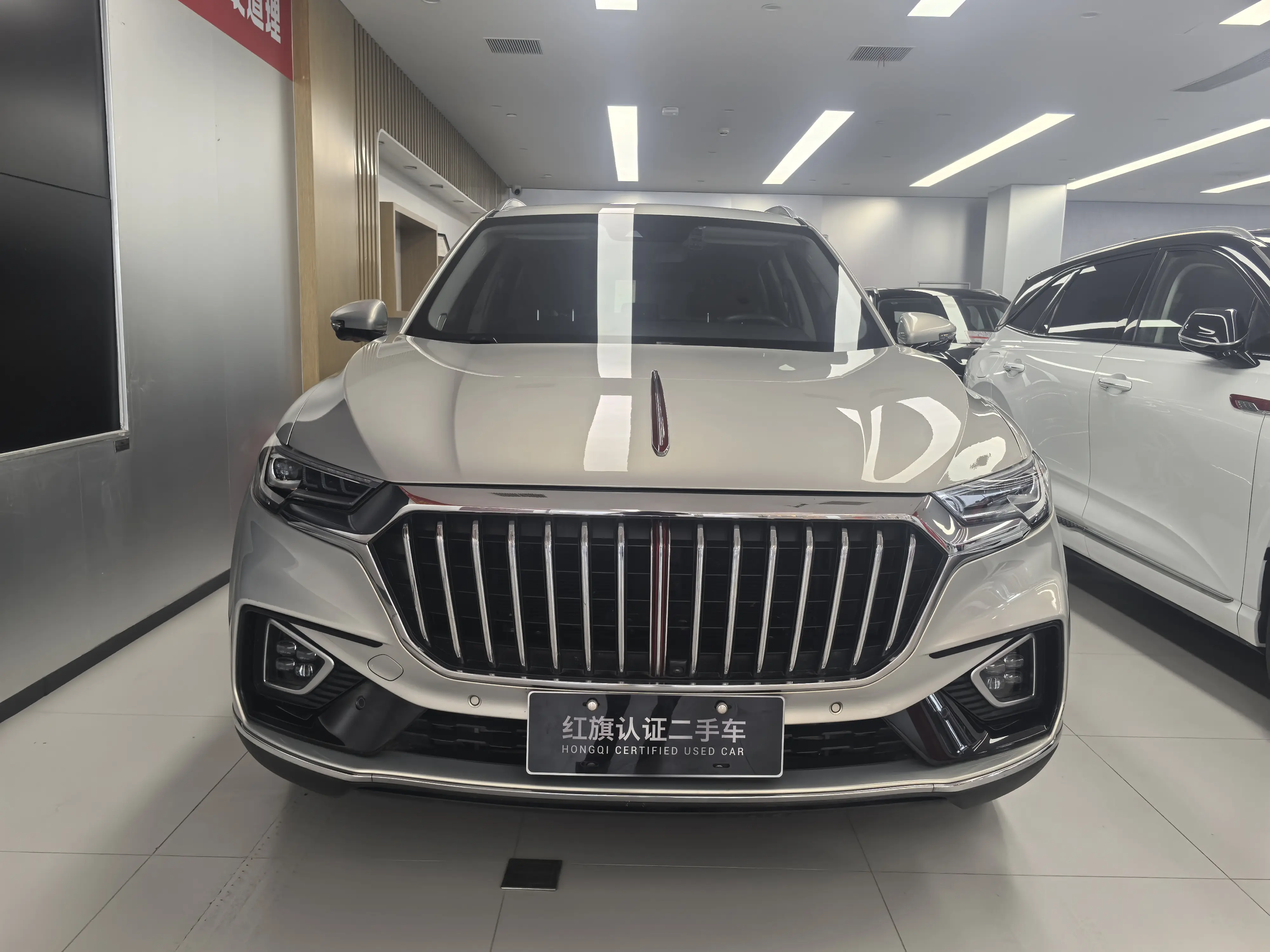 Hongqi HS5  из Китая