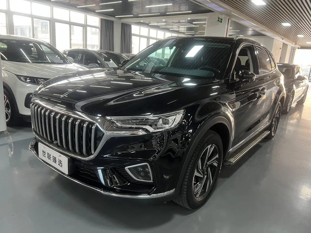 Hongqi HS5  из Китая