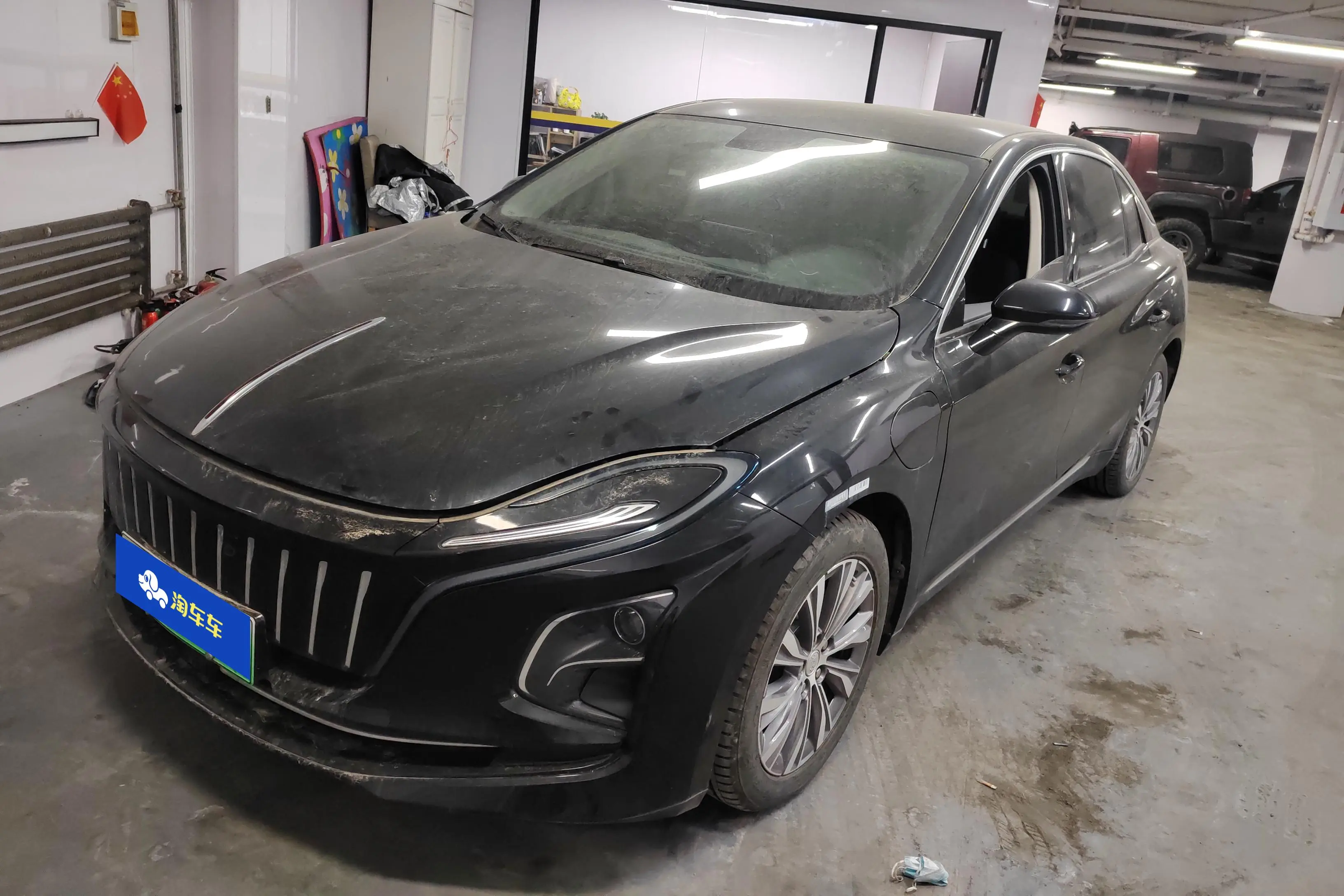 Hongqi E-QM5  из Китая