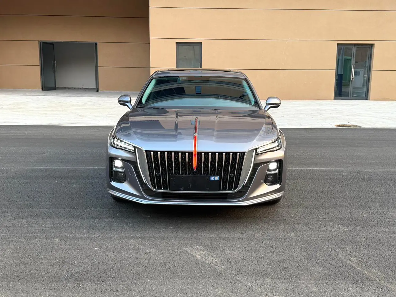 Hongqi H5  из Китая