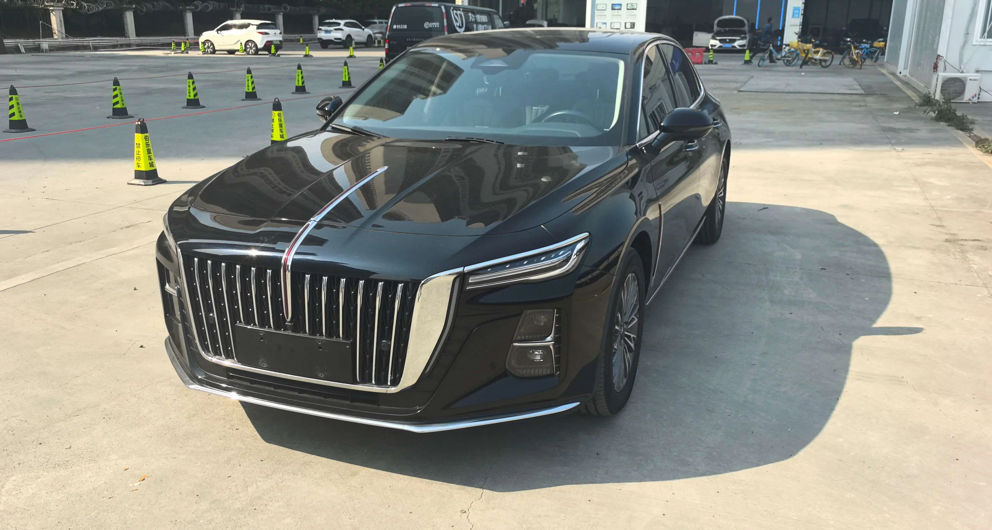 Hongqi H5  из Китая