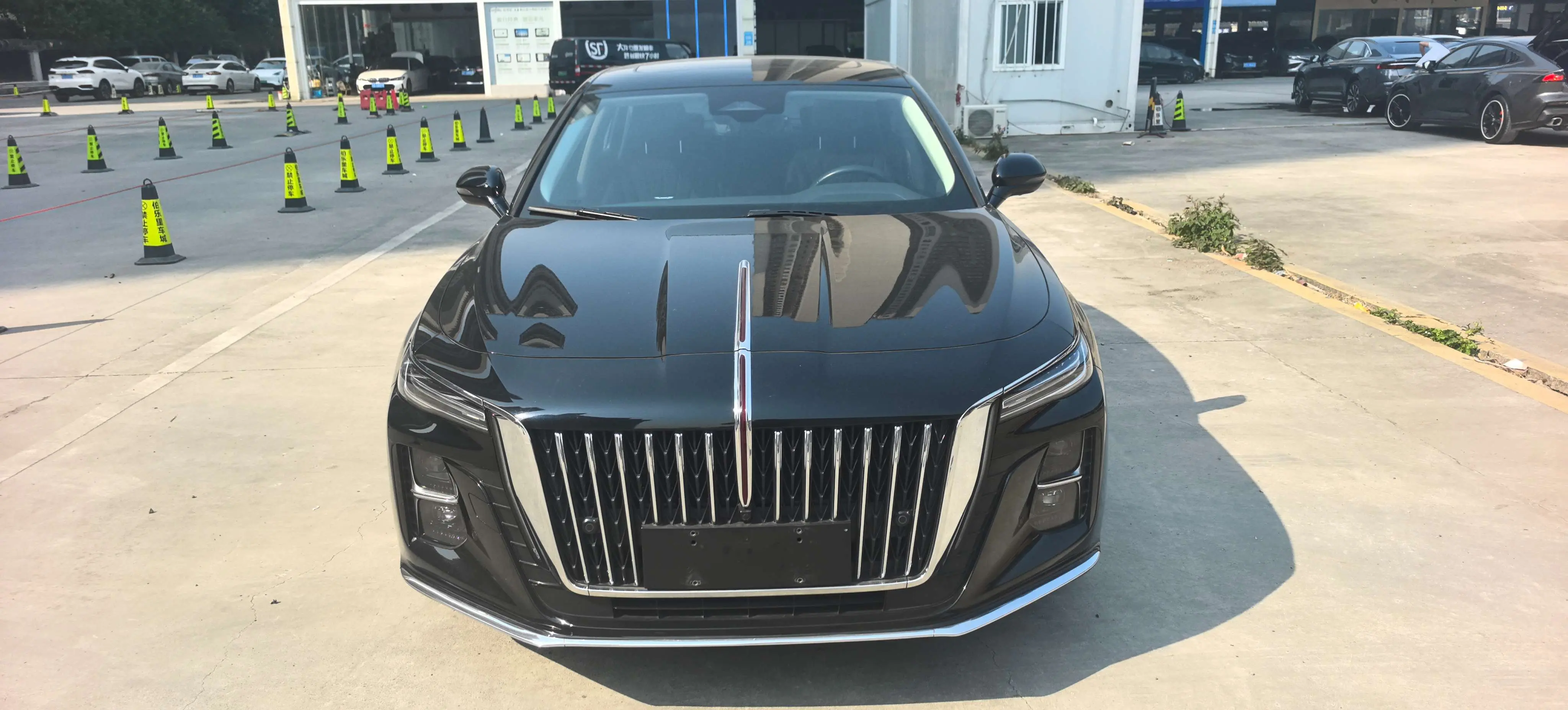 Hongqi H5  из Китая