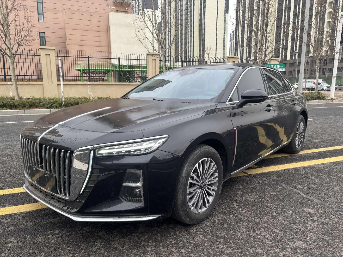 Hongqi H5  из Китая