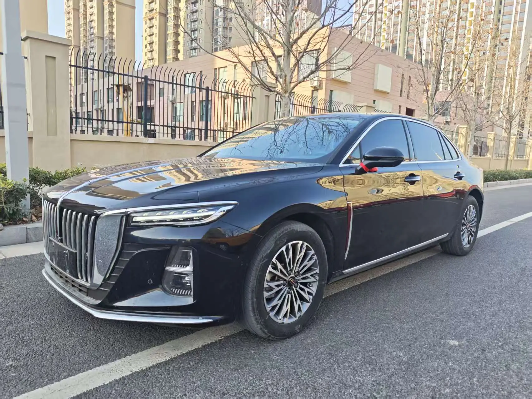 Hongqi H5  из Китая