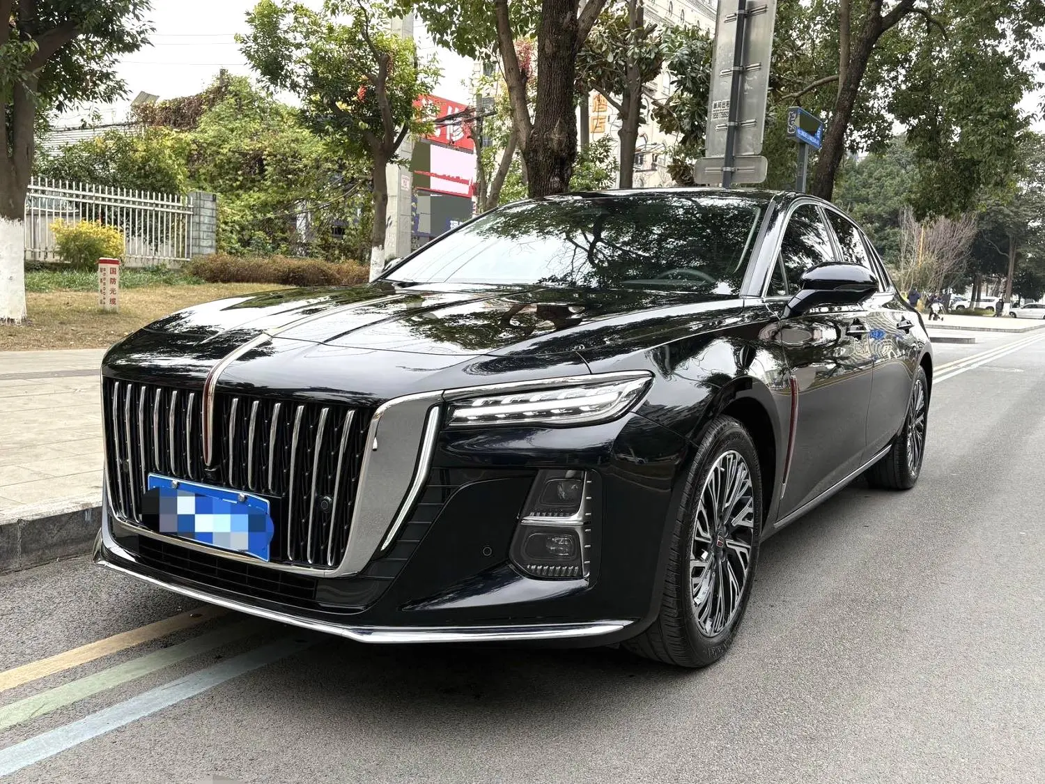 Hongqi H5  из Китая