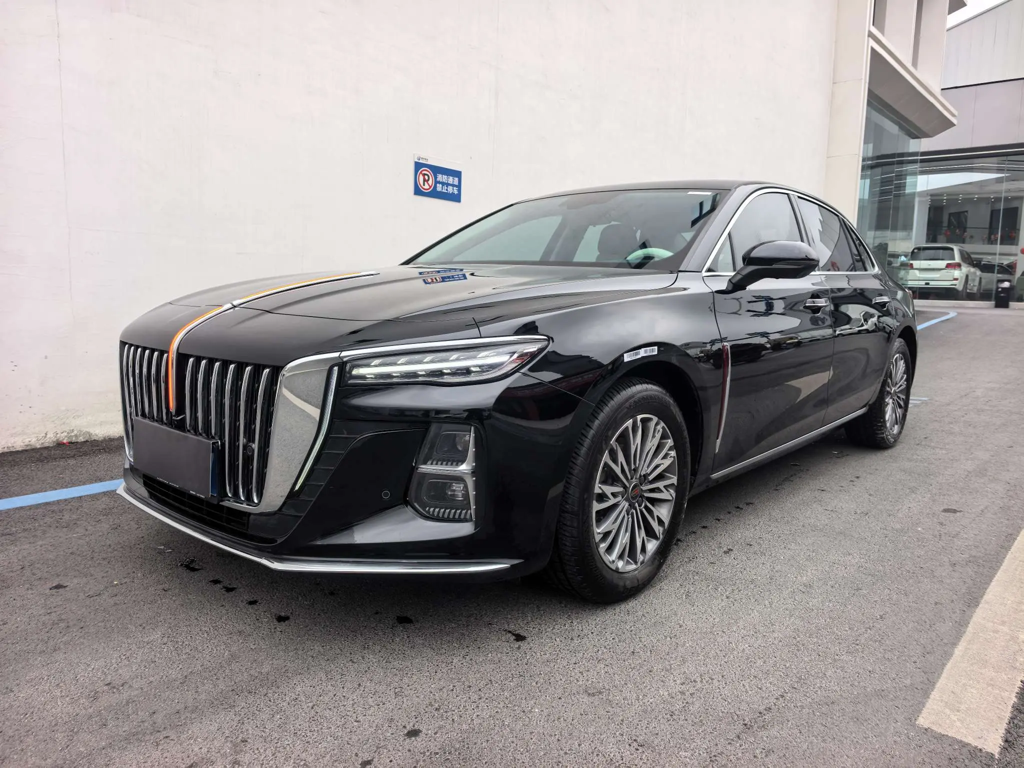 Hongqi H5  из Китая