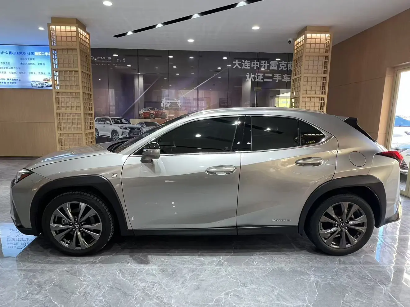 Lexus UX  из Китая