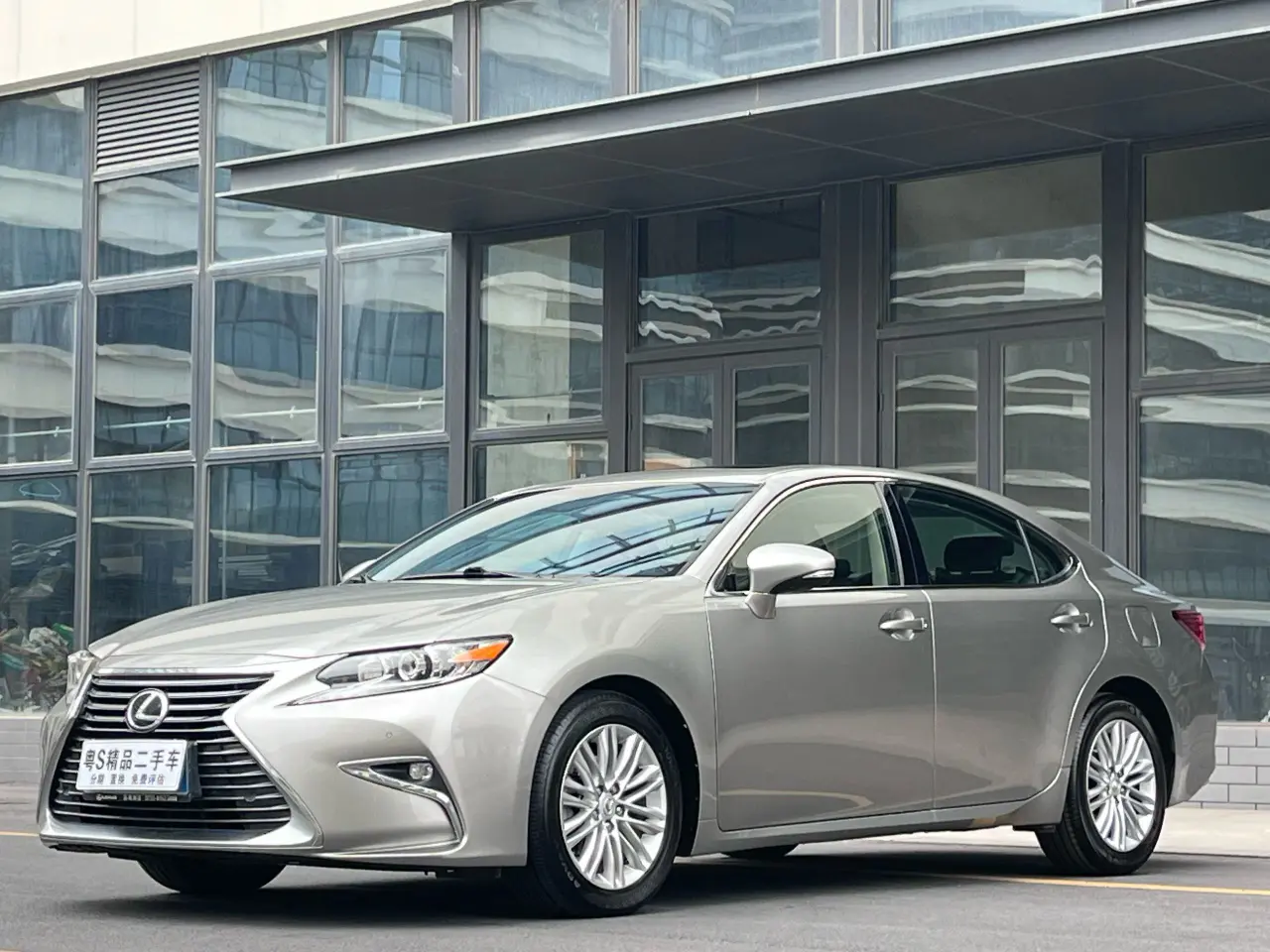 Lexus ES  из Китая