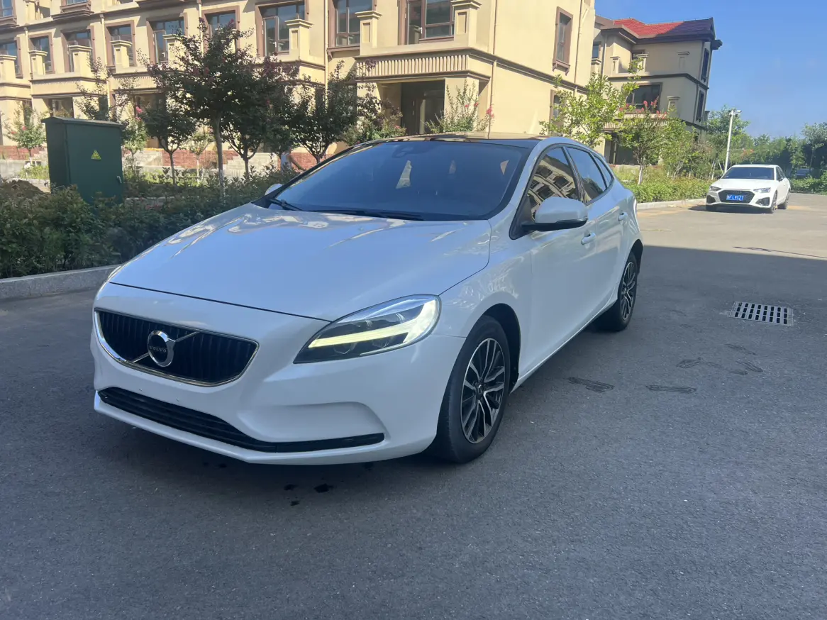 Volvo V40  из Китая