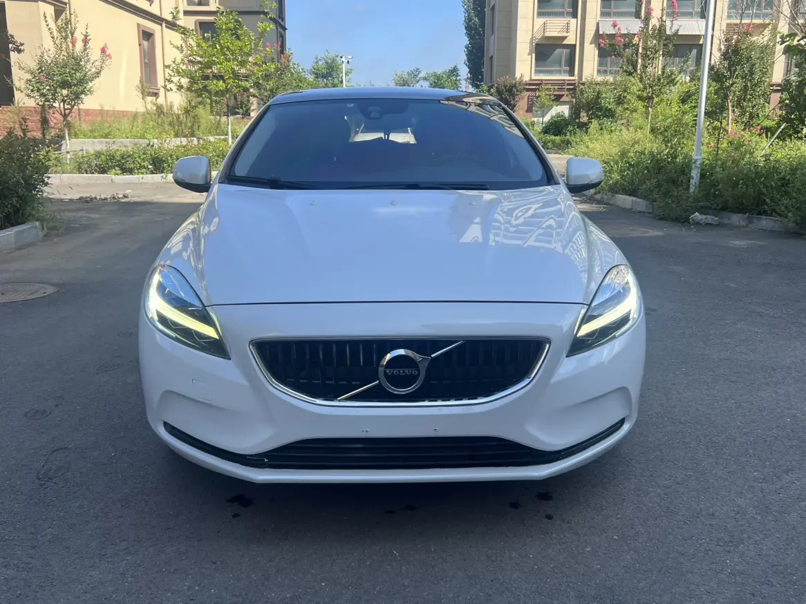 Volvo V40  из Китая