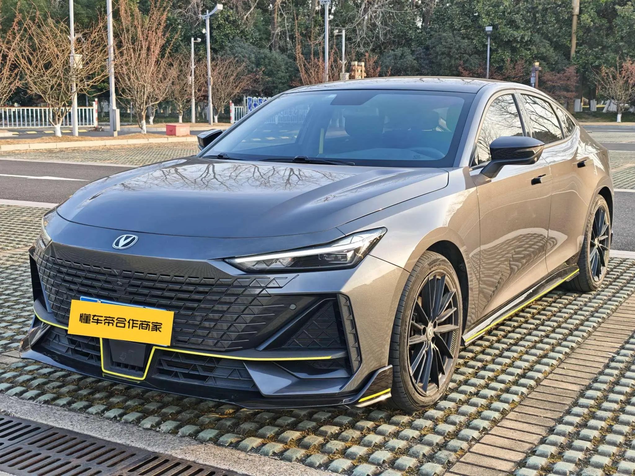 Changan UNI-V  из Китая