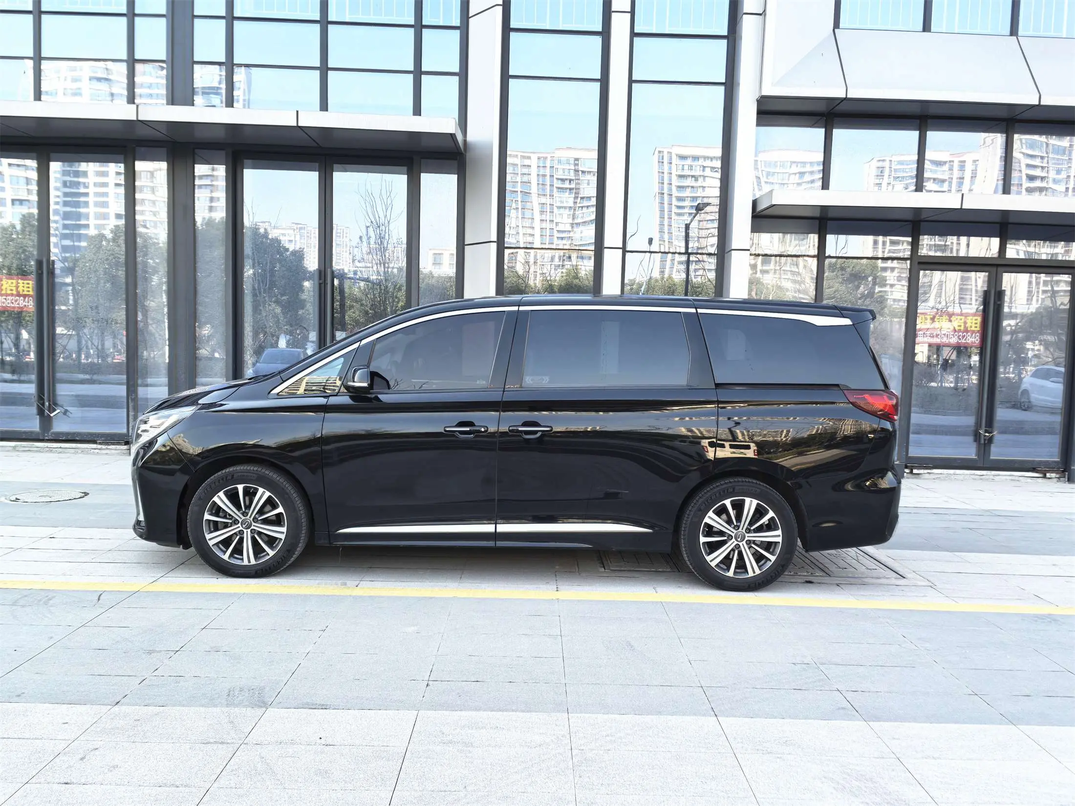 GAC Trumpchi M8  из Китая