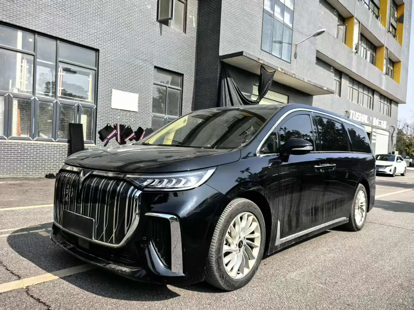 Voyah Lantu Dreamer EV  из Китая