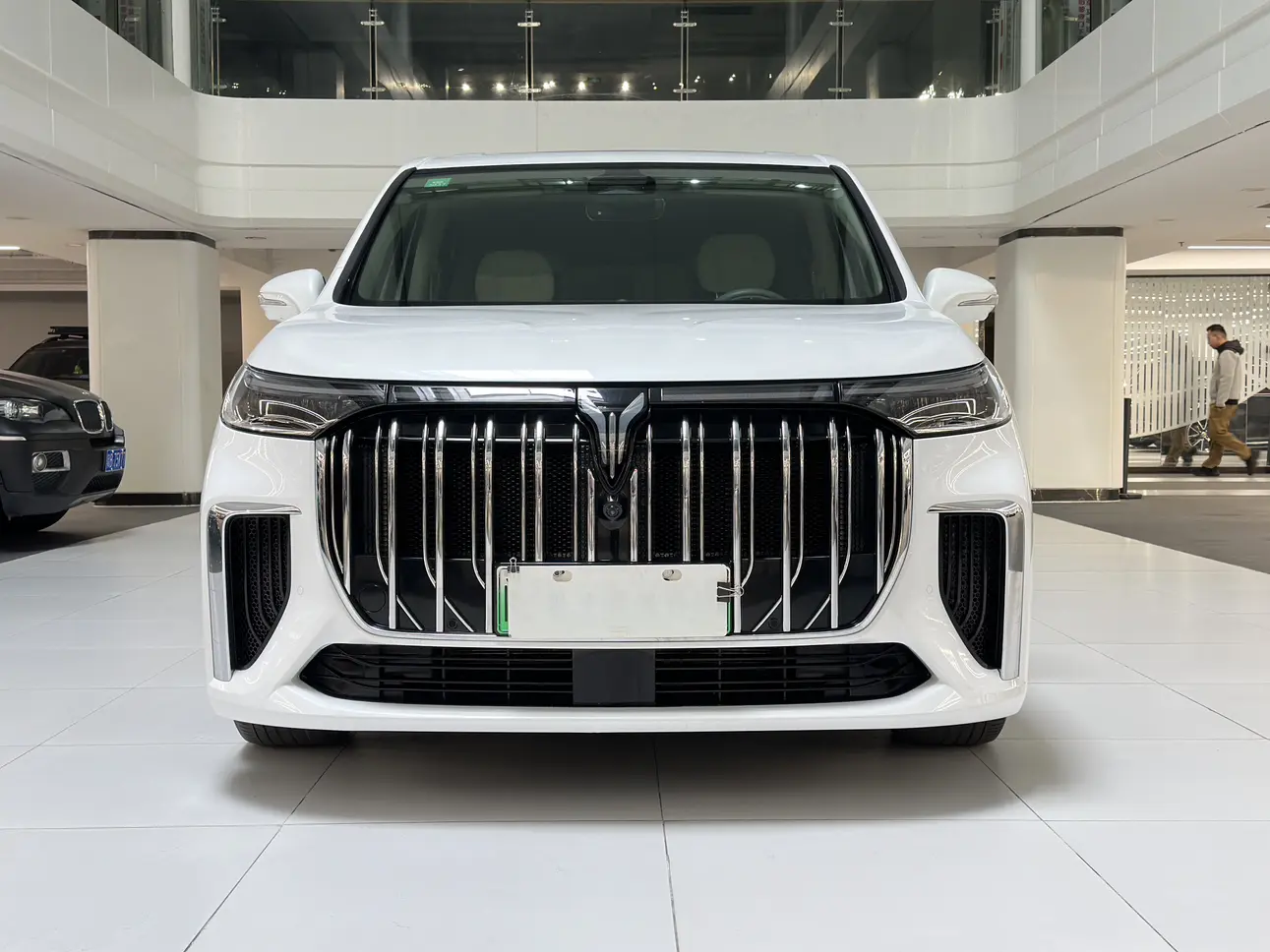 Voyah Lantu Dreamer EV  из Китая