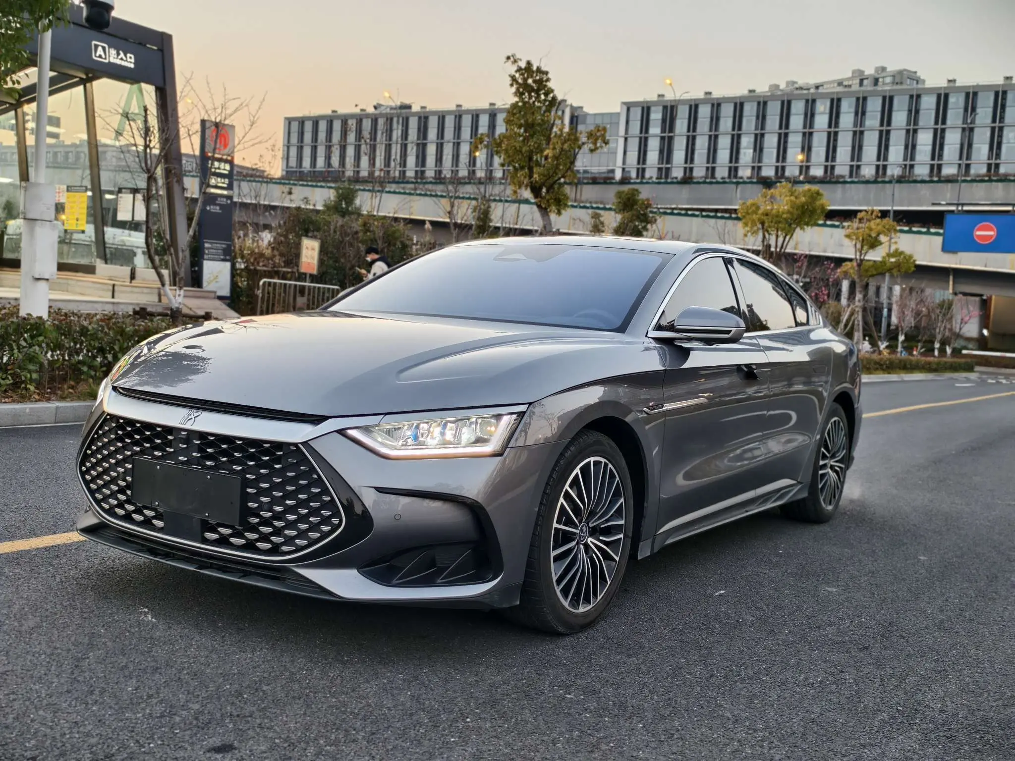 BYD HAN DM  из Китая