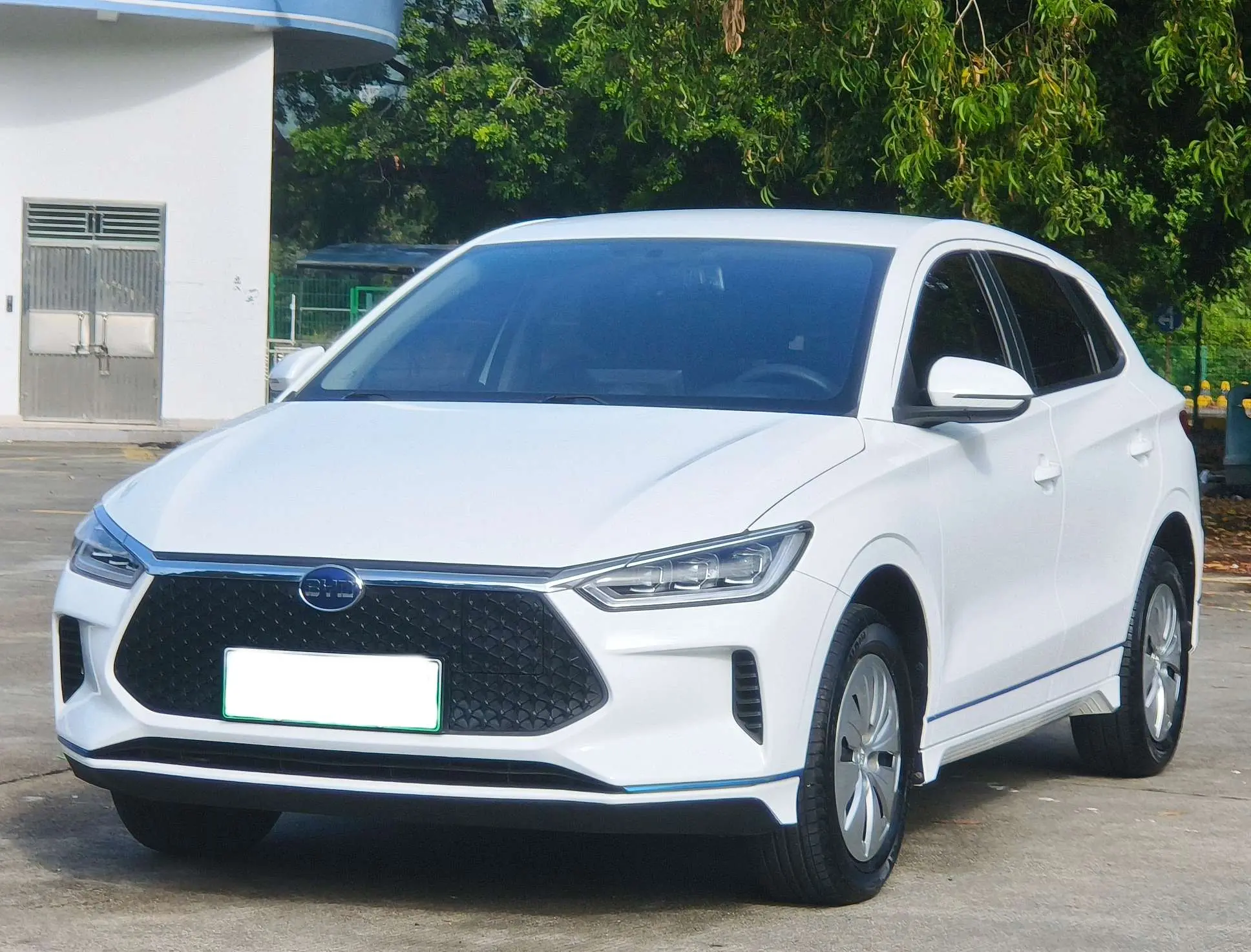 BYD e2  из Китая