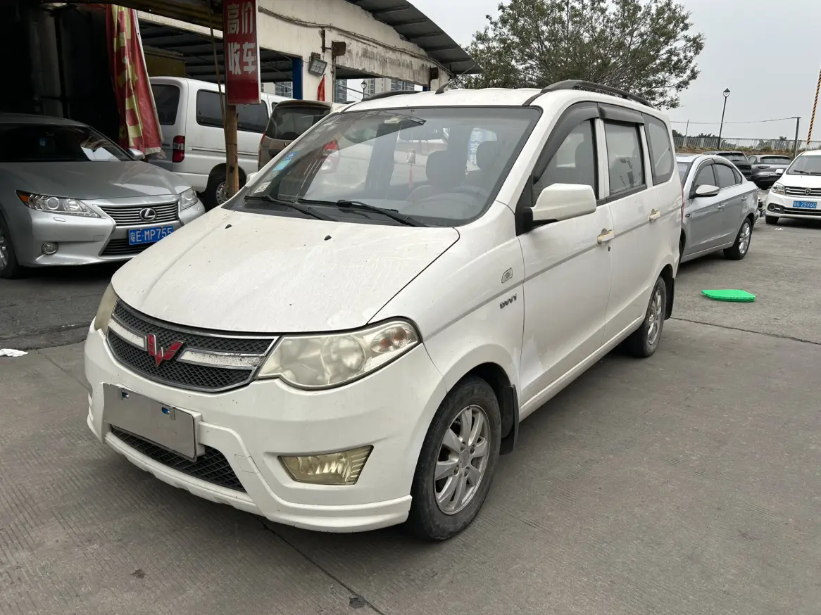 Wuling Hongguang  из Китая