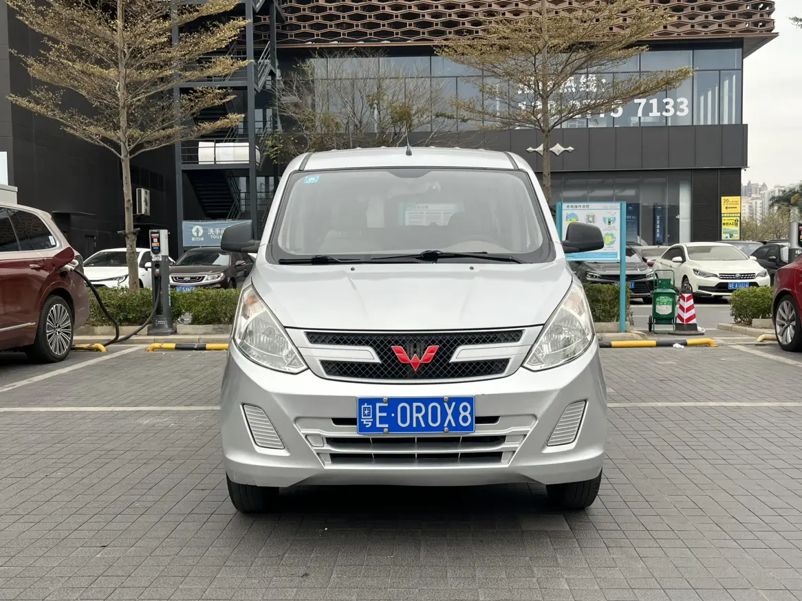 Wuling Rongguang V  из Китая