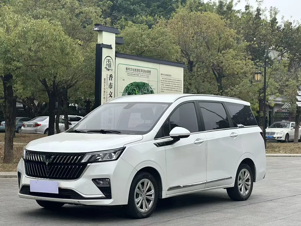 Wuling Jiachen  из Китая