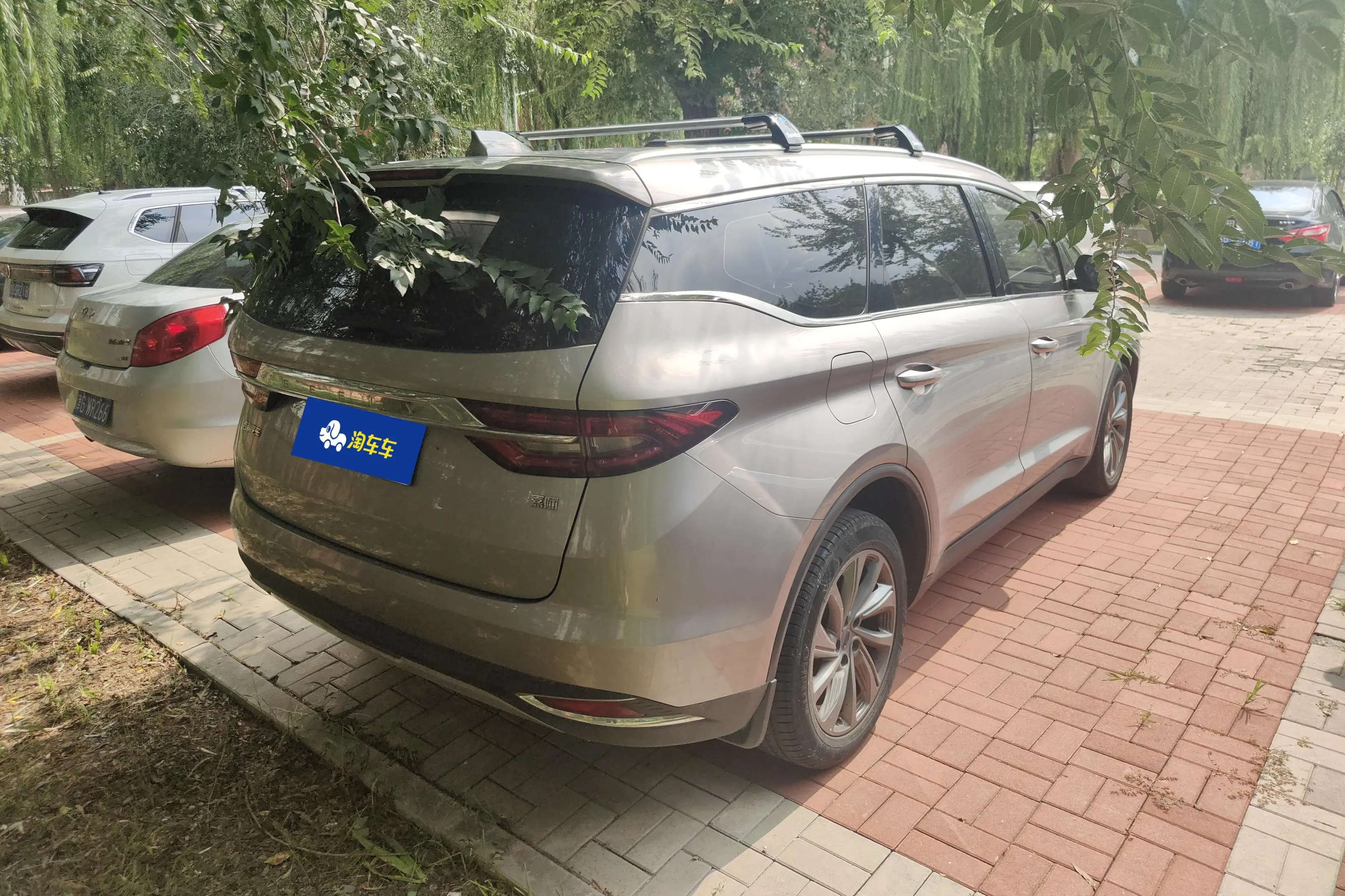 Geely Jiaji  из Китая