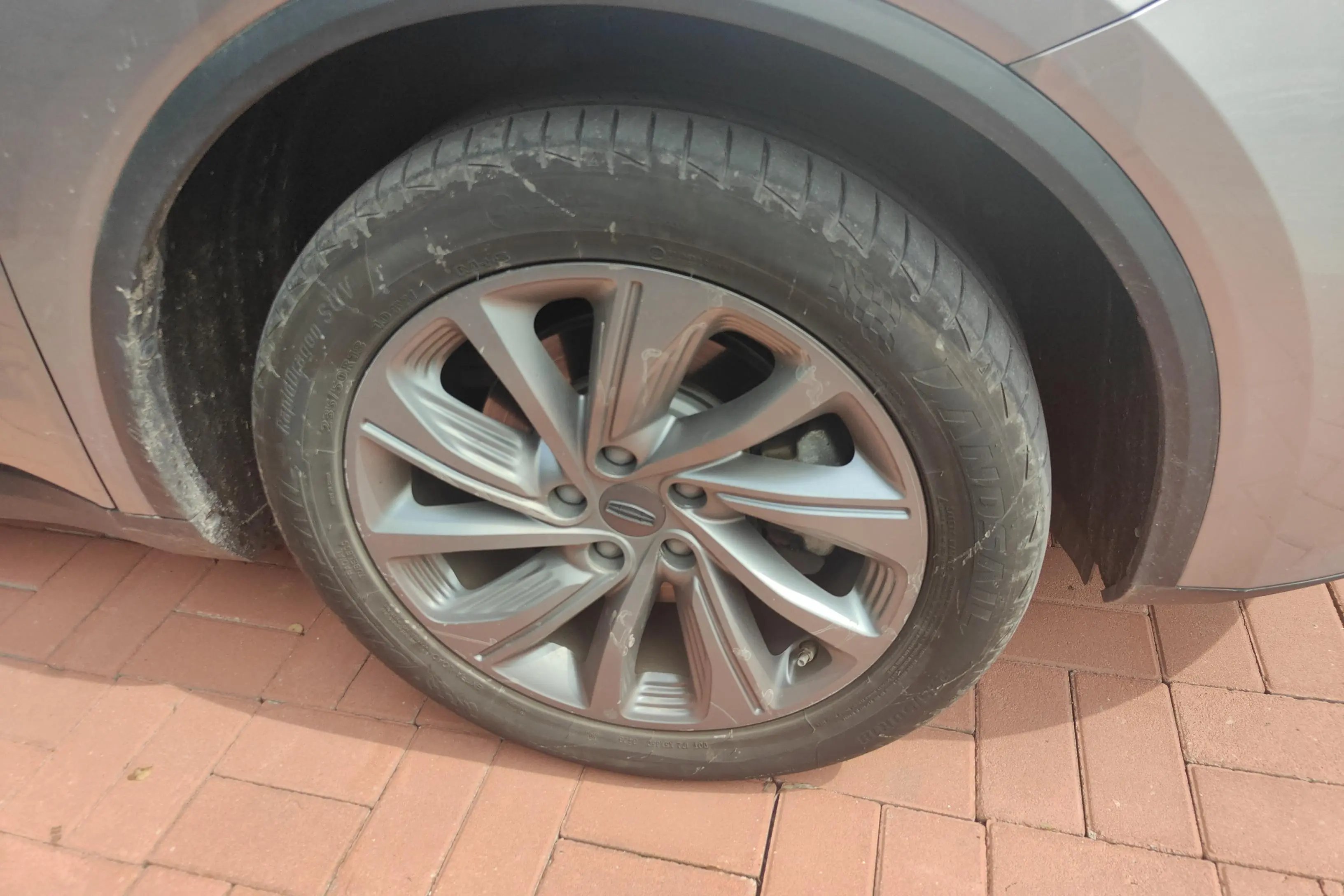 Geely Jiaji  из Китая