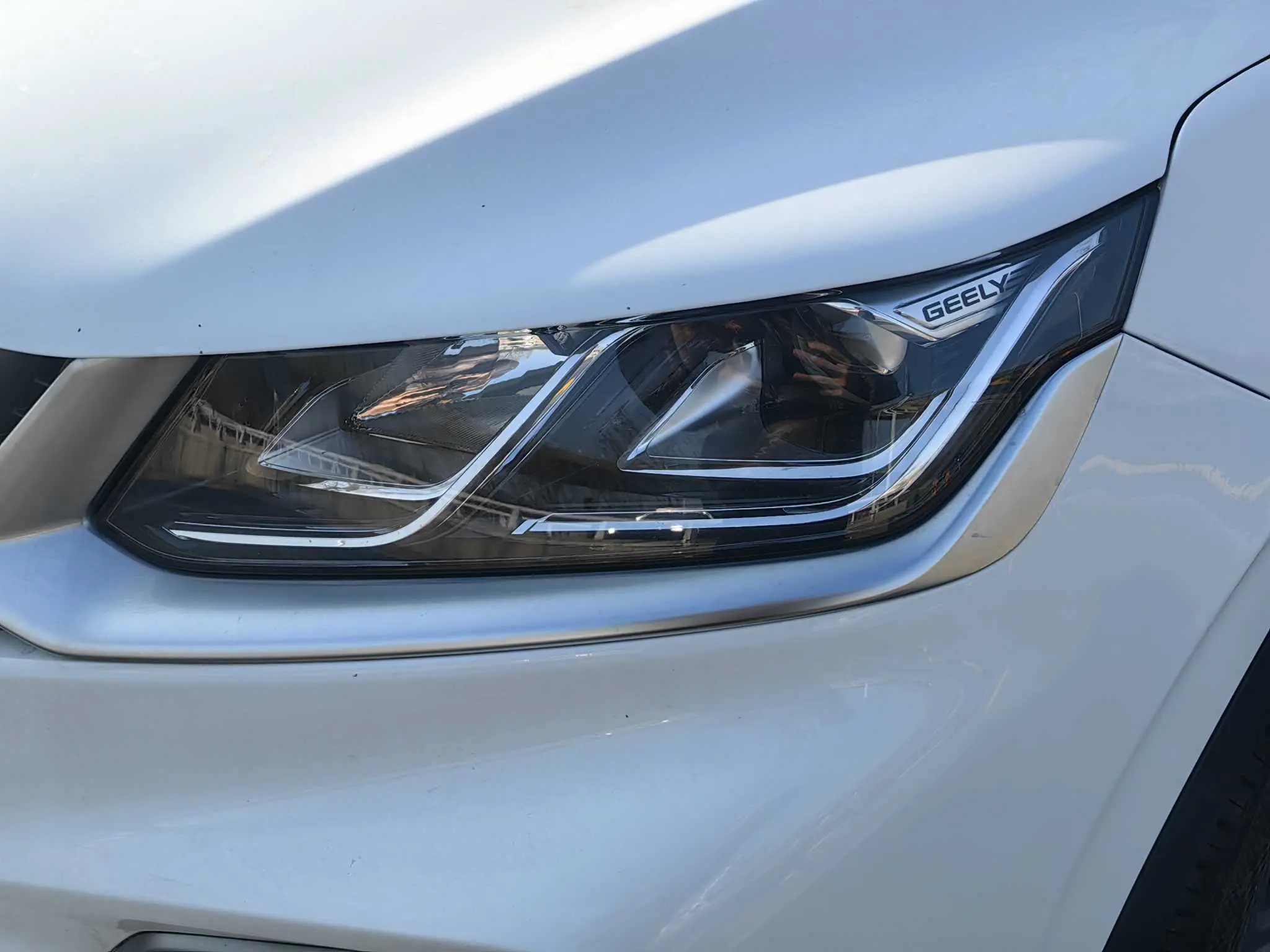 Geely Binyue PHEV  из Китая