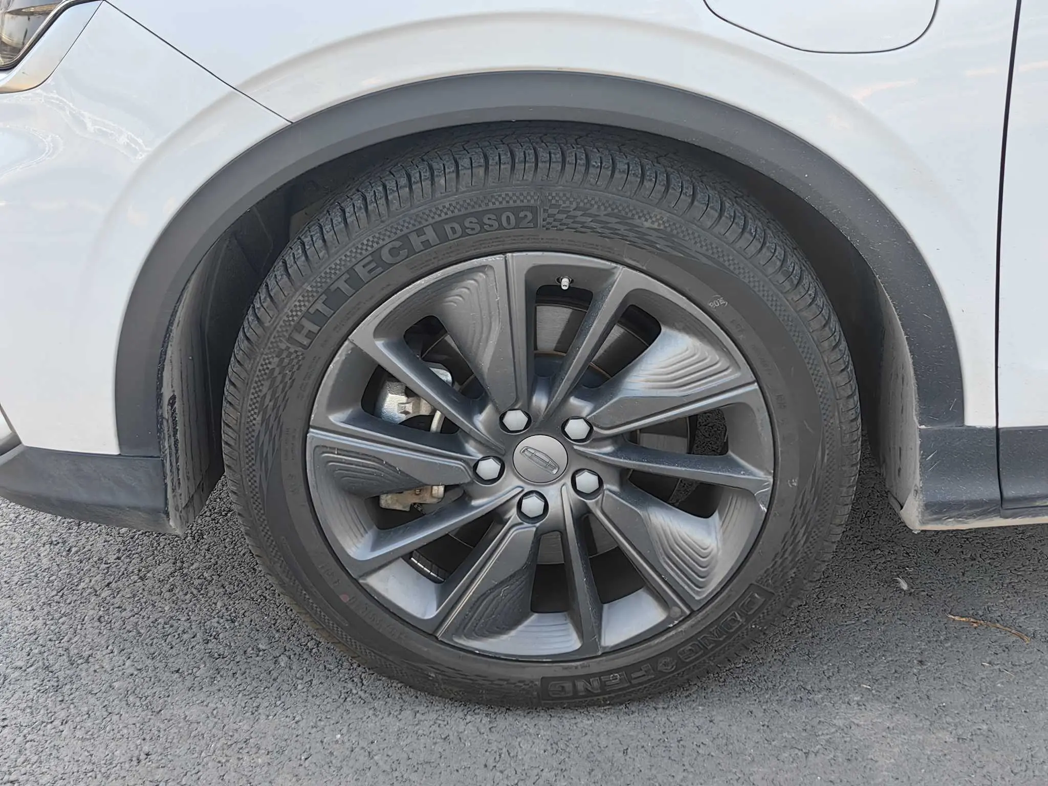 Geely Binyue PHEV  из Китая