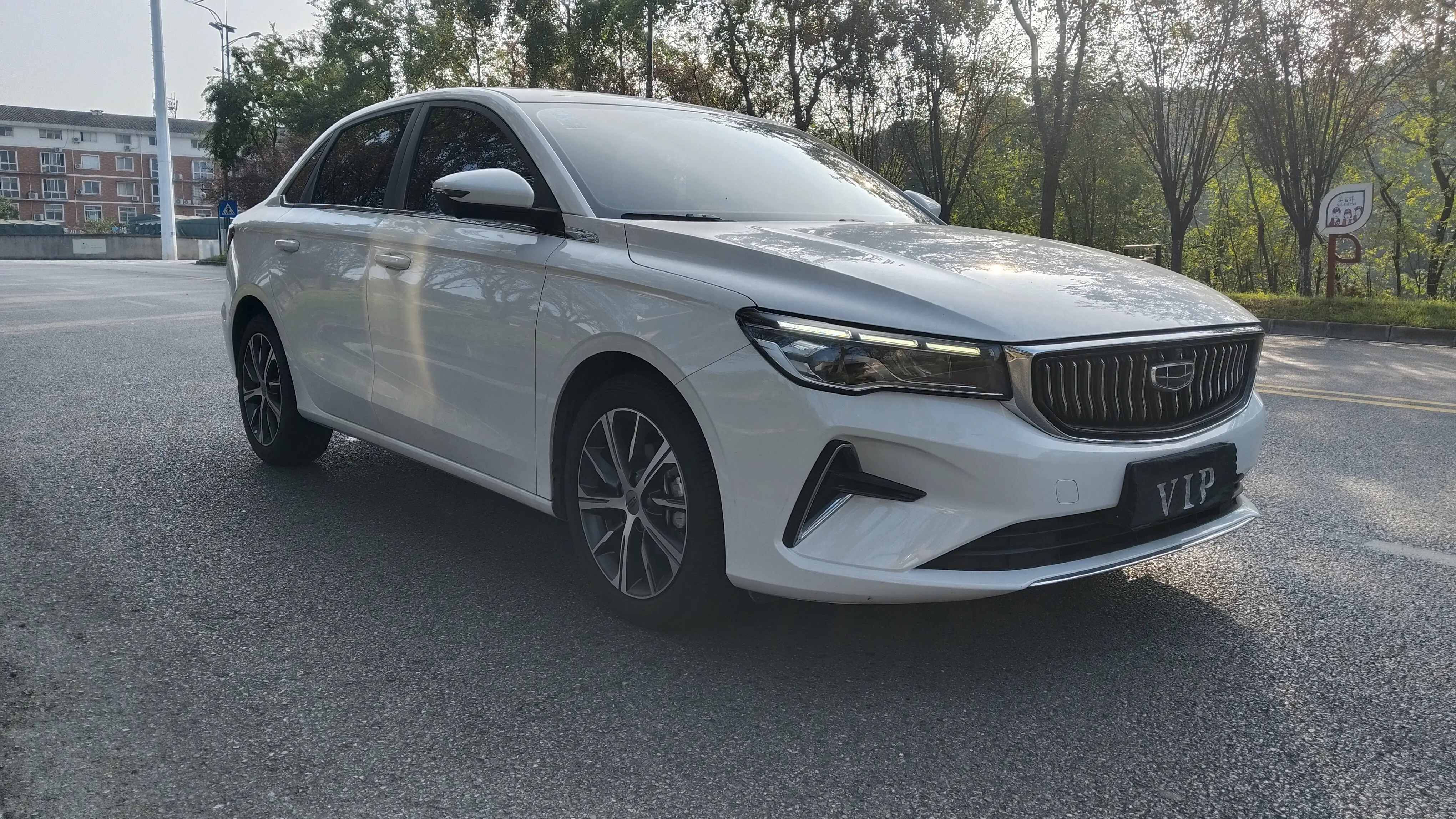 Geely Emgrand  из Китая