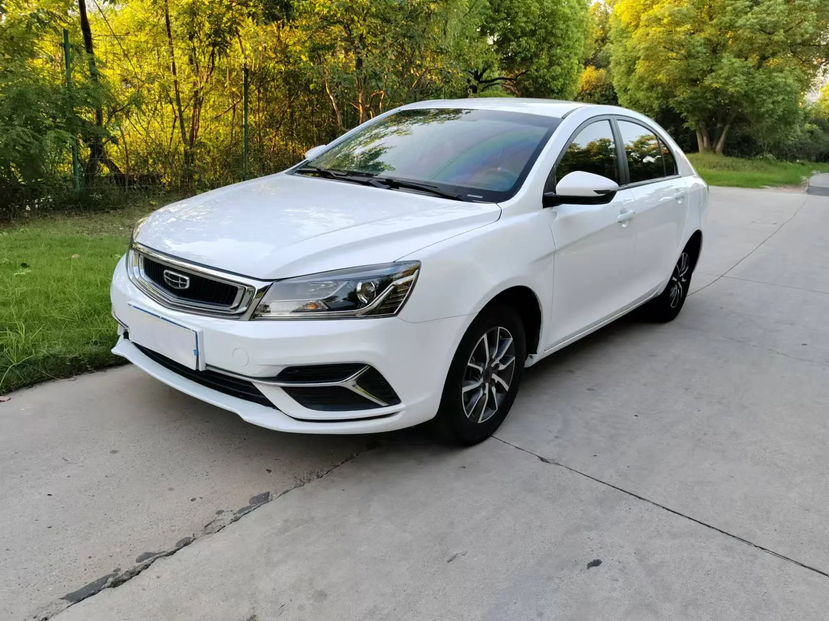 Geely Emgrand  из Китая