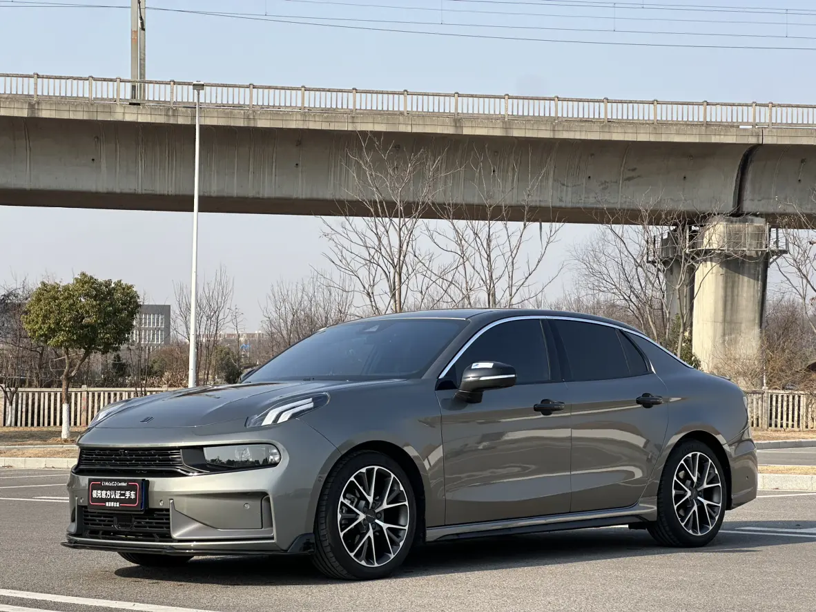 Lynk & Co 03
