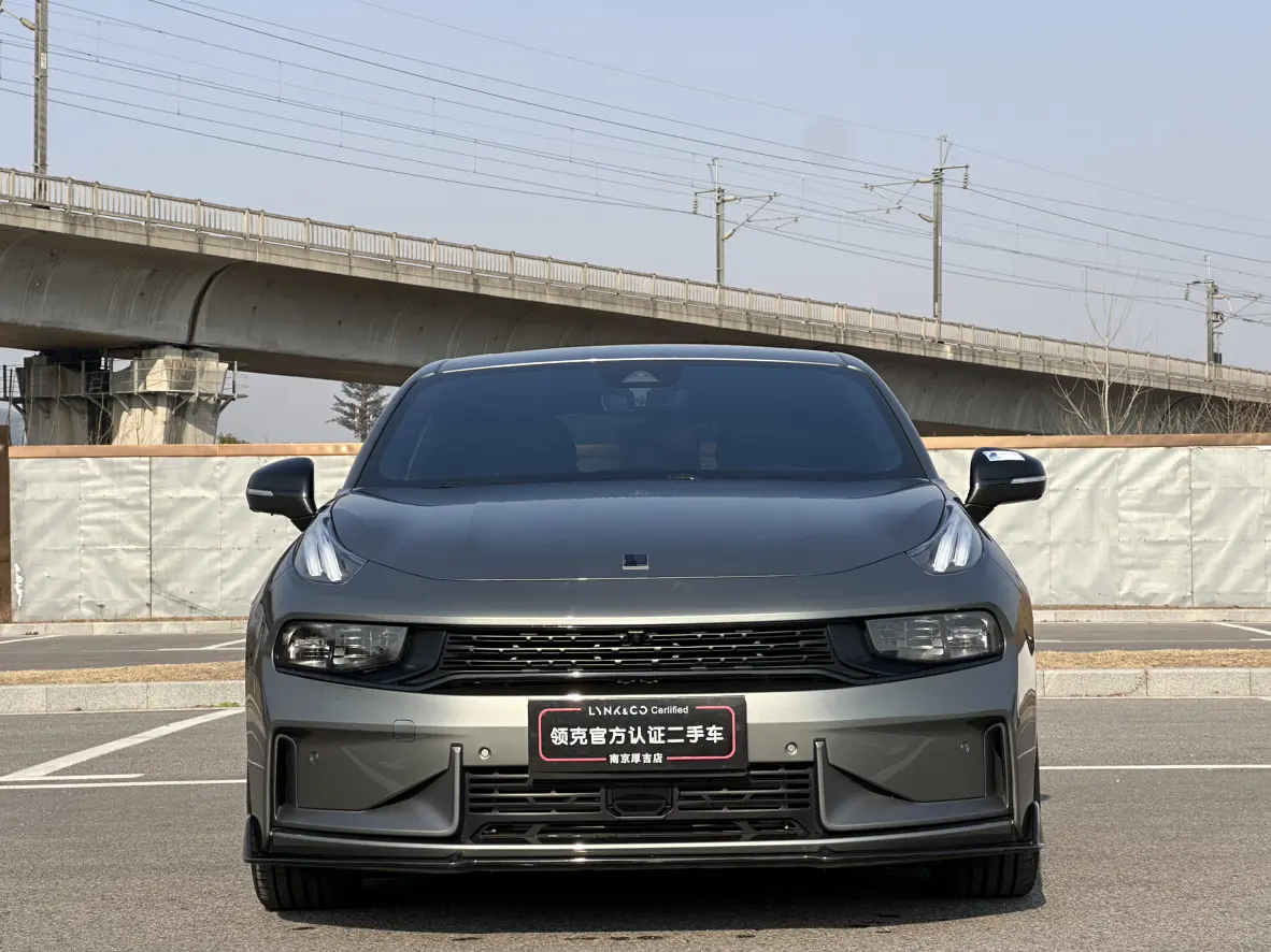 Lynk & Co 03