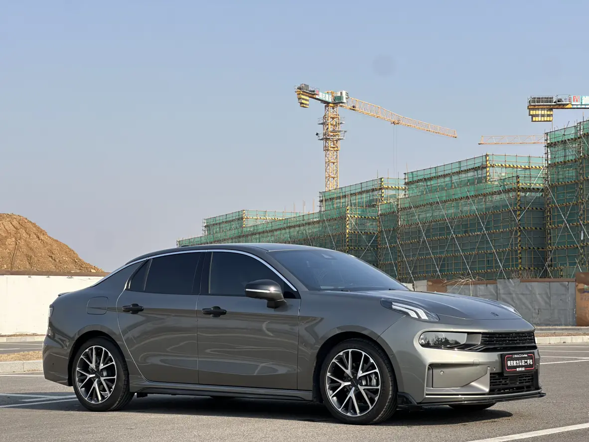 Lynk & Co 03