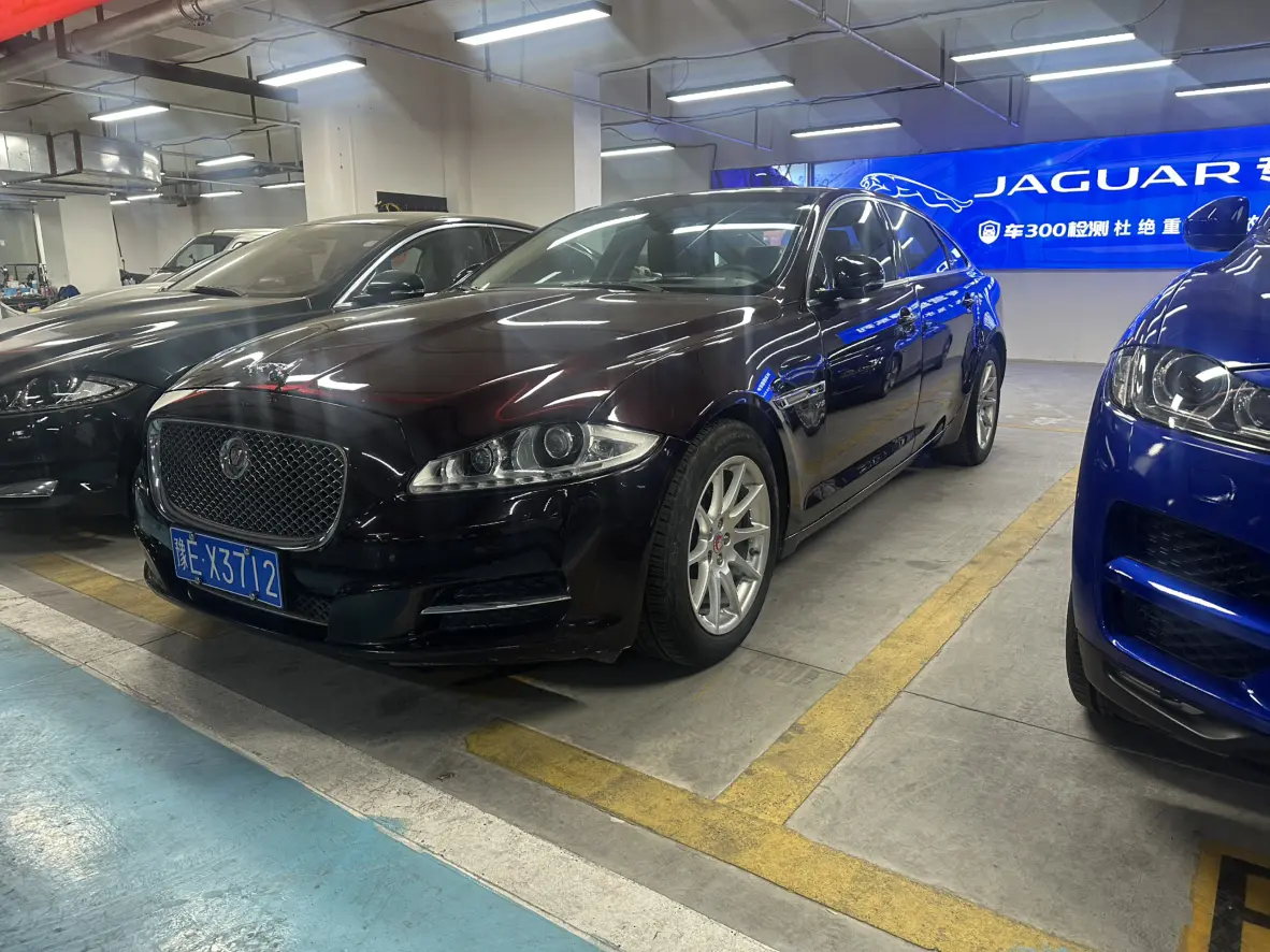 Jaguar XJ  из Китая