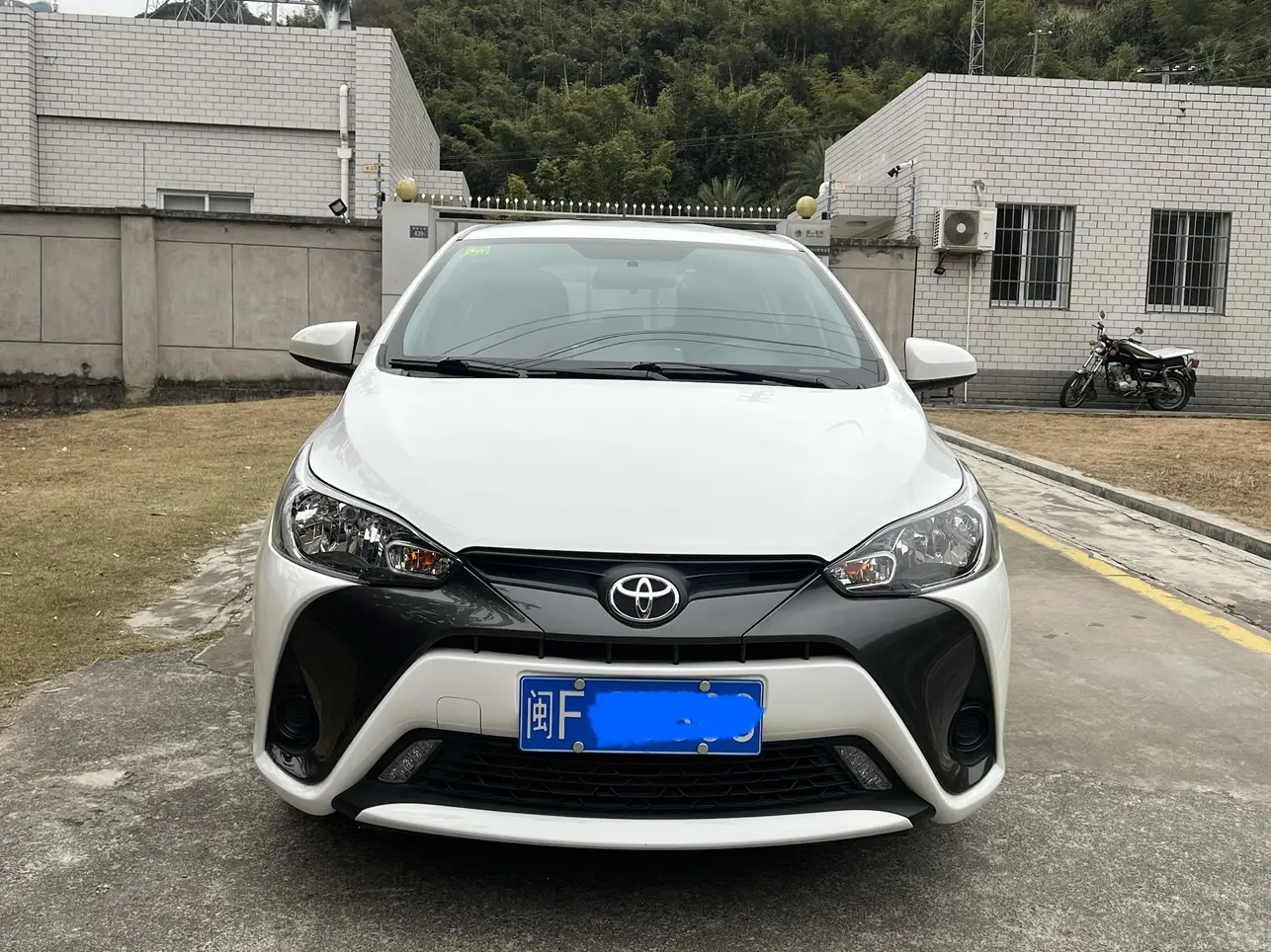 Toyota Yaris L  из Китая