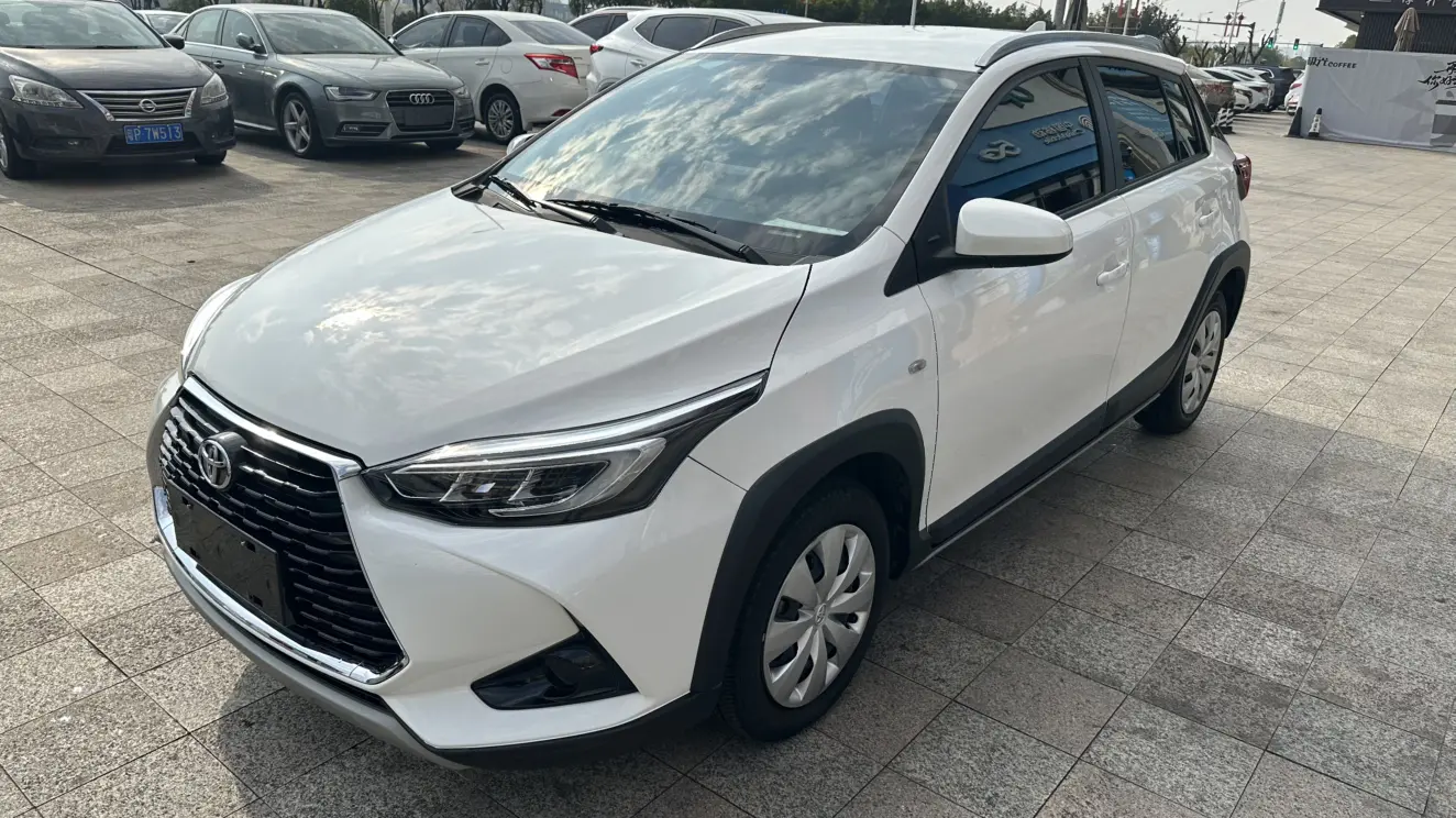 Toyota Yaris L  из Китая