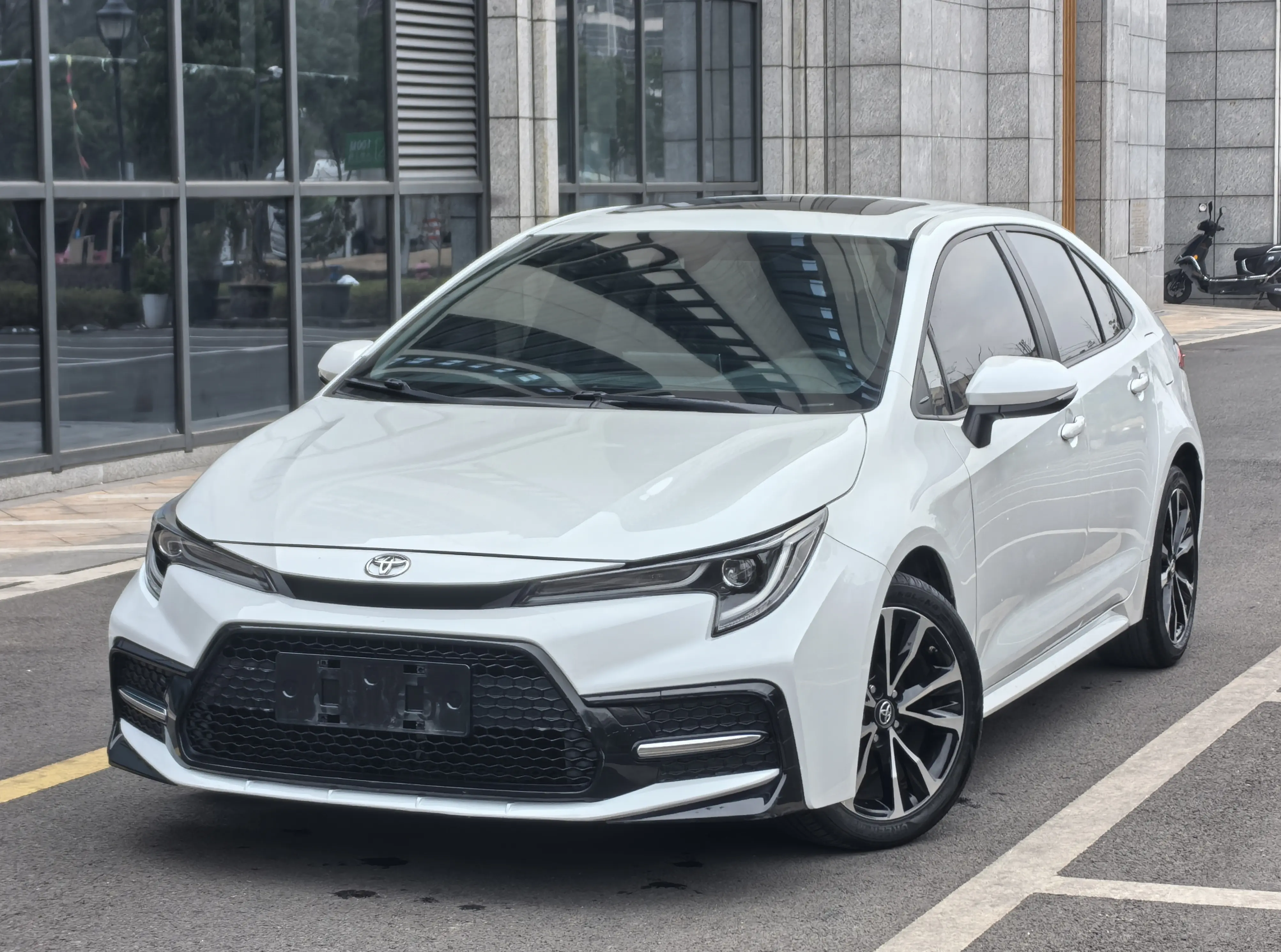 Toyota Levin (Lei Ling)  из Китая