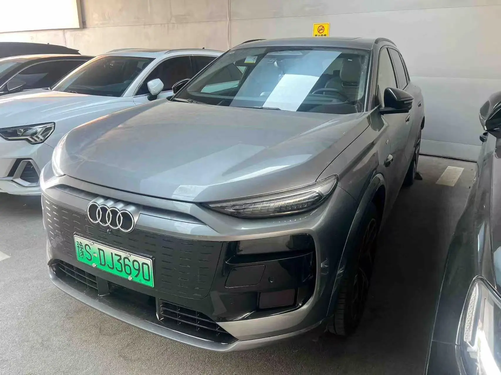 Audi Q6L e-tron  из Китая