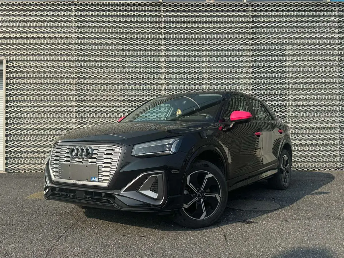 Audi Q2L e-tron  из Китая