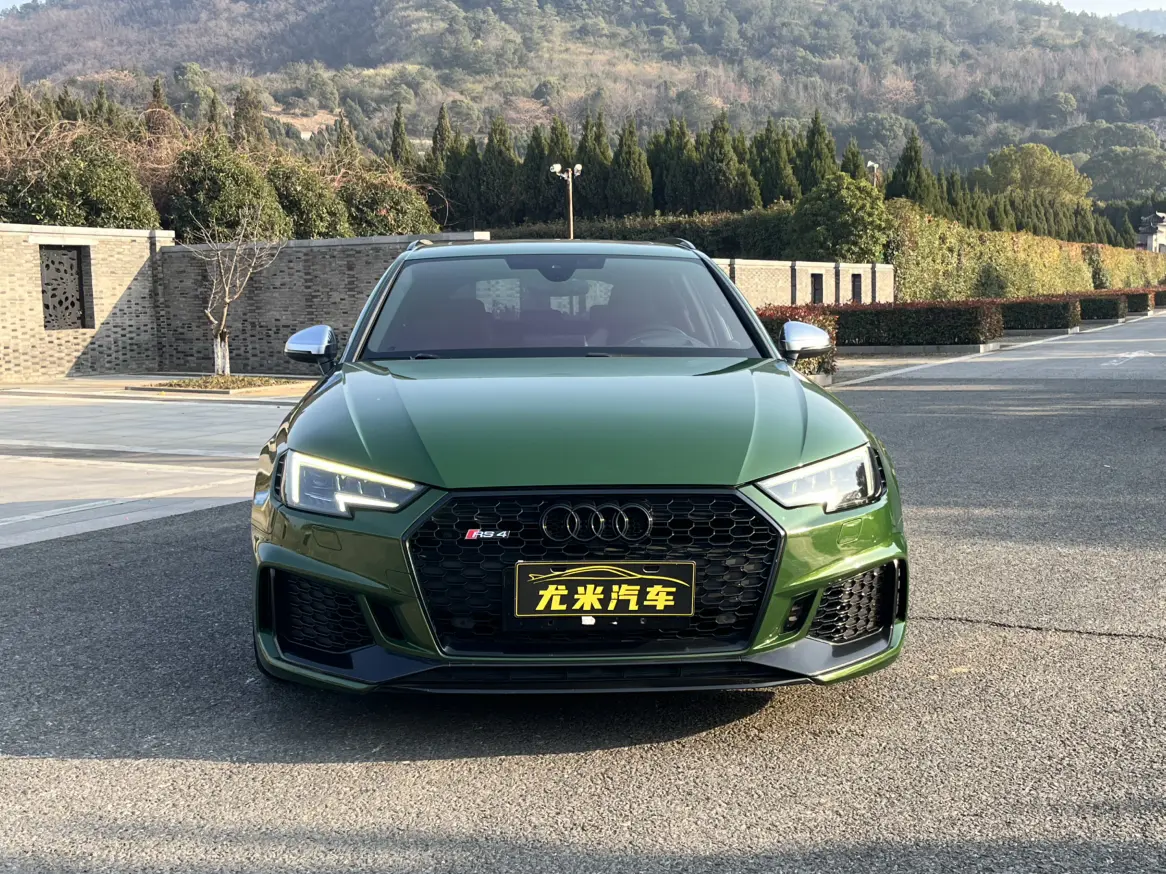 Audi RS 4  из Китая