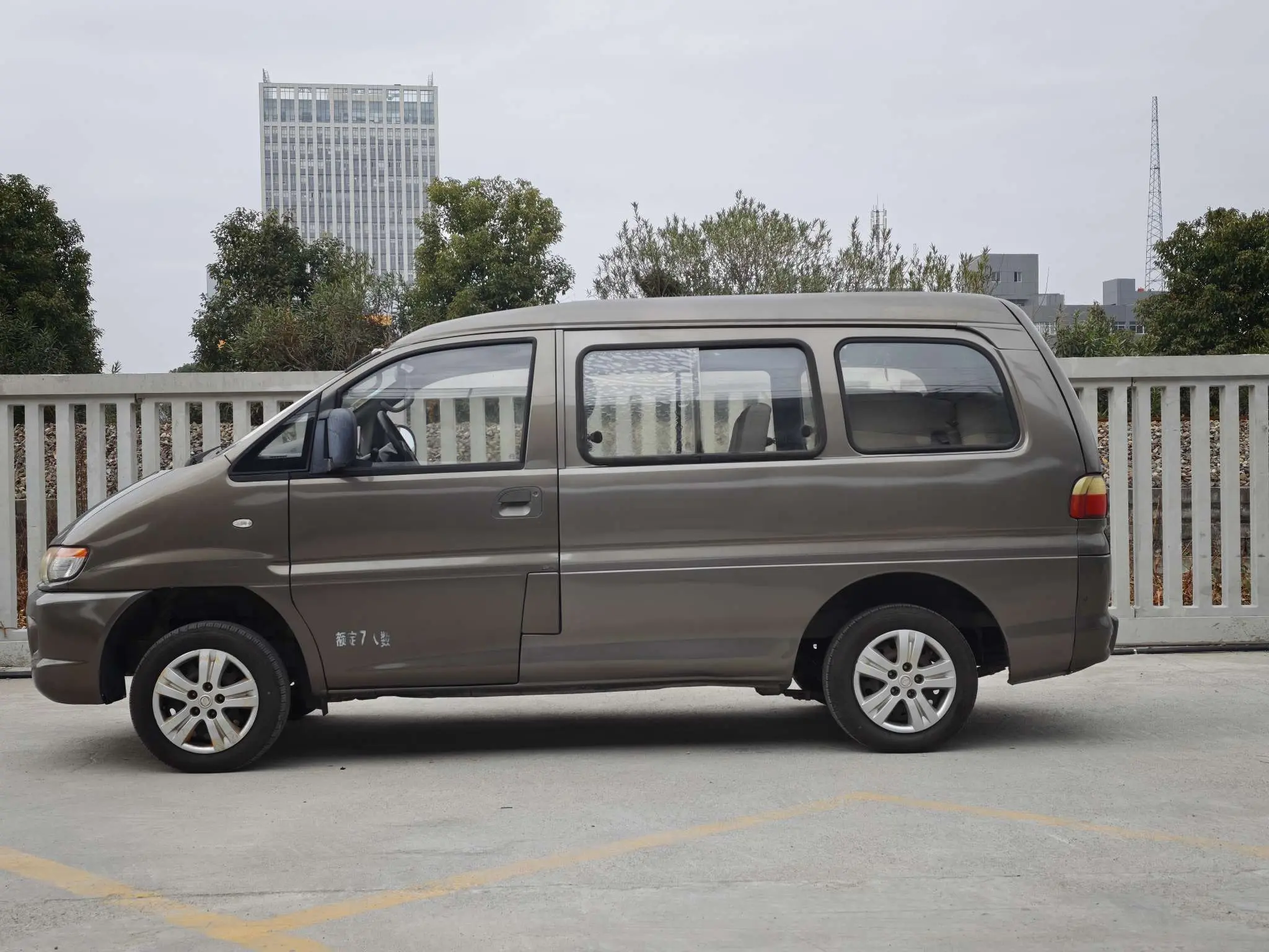 Forthing Lingzhi  из Китая